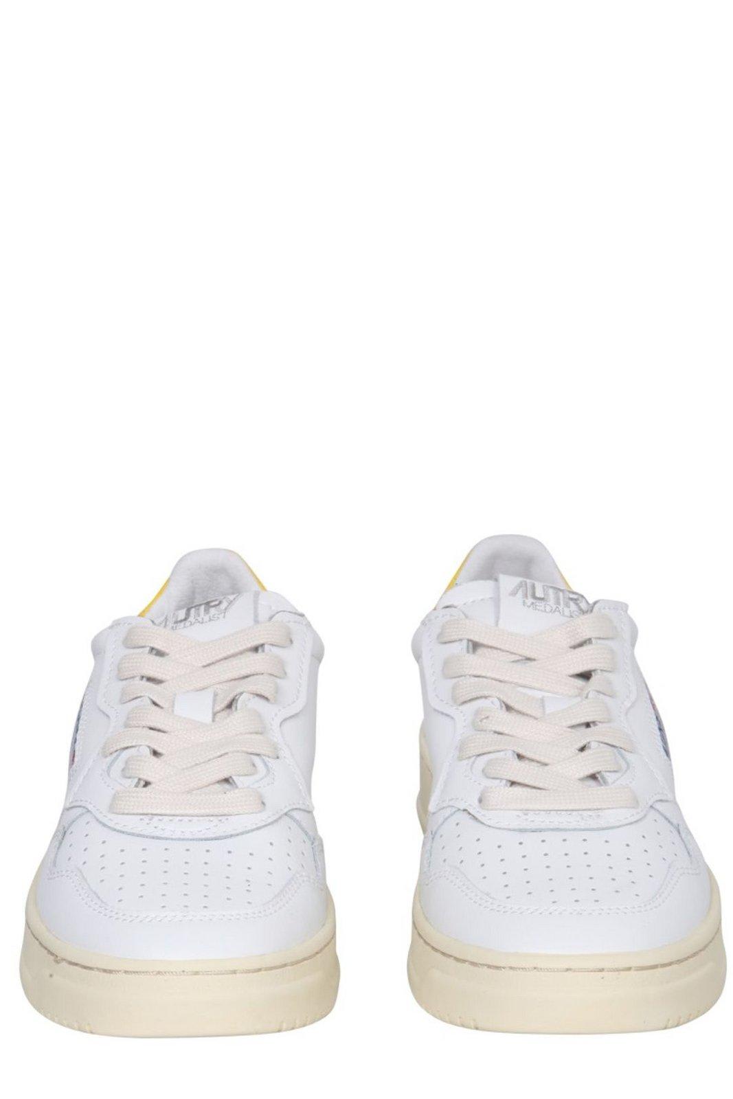 Autry Round Toe Lace-up Sneakers In Bianco