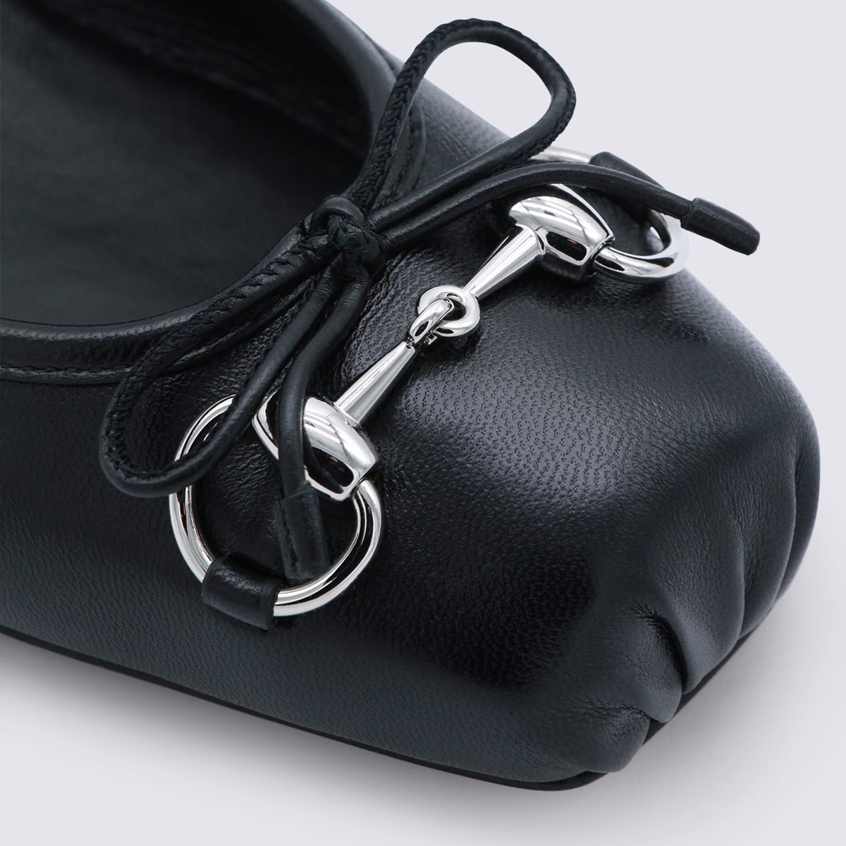 Gucci Black Leather Flats In Black