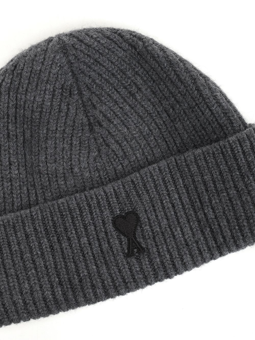 Ami Alexandre Mattiussi Ribbed Heart-logo Beanie Hat In Gray
