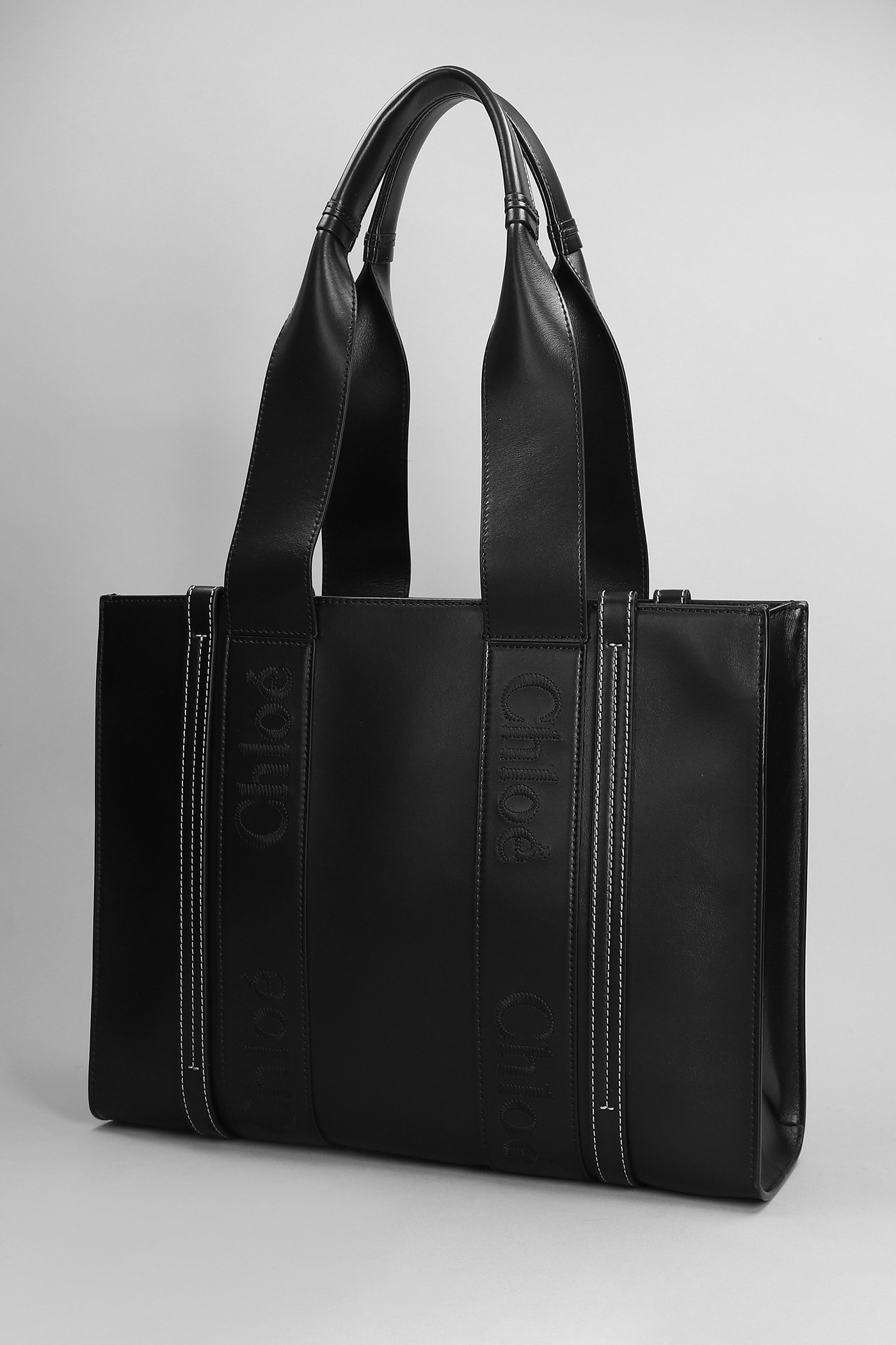 Shop Chloé Woody Tote In Black Leather