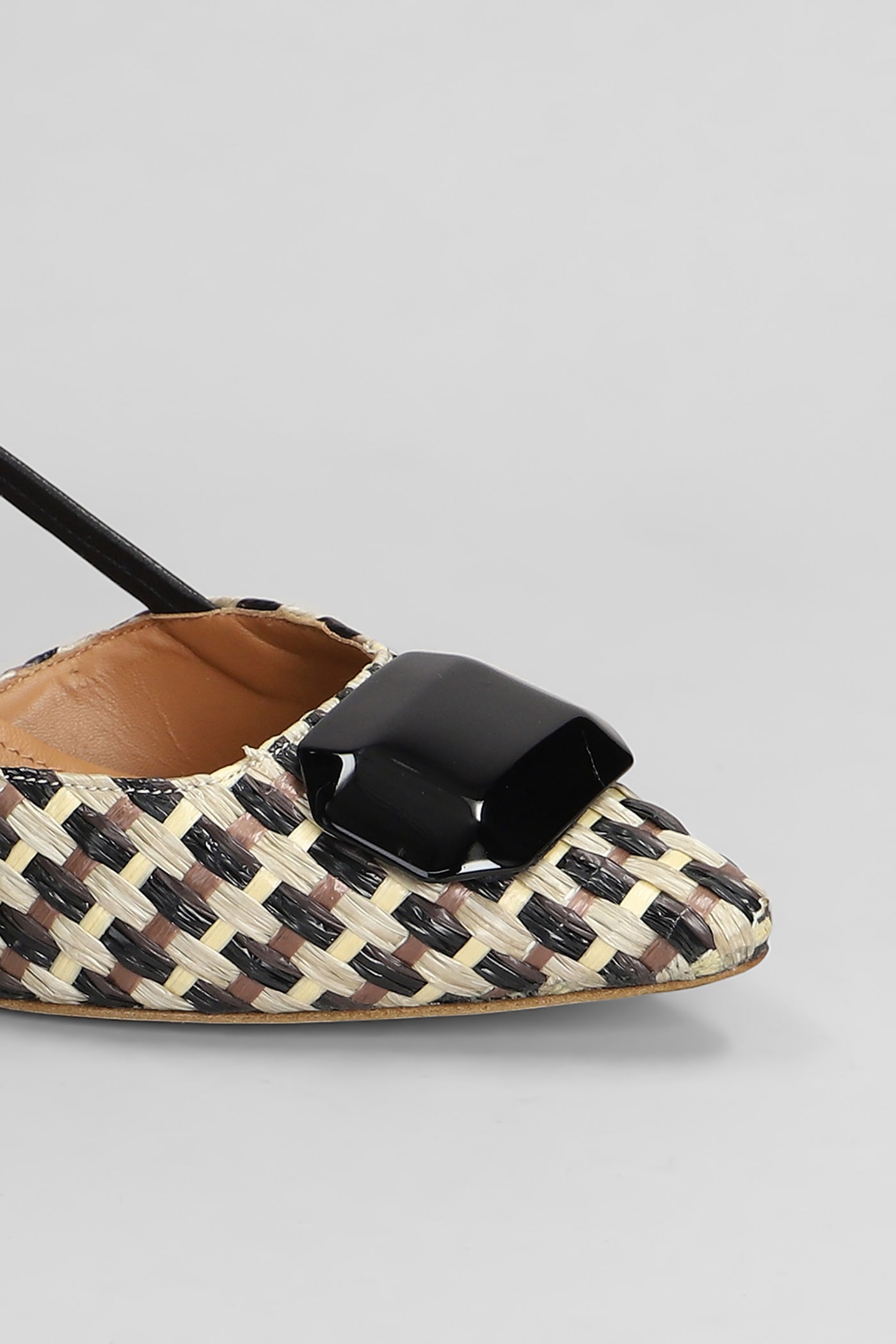 Julie Dee Pumps In Black Raffia In Black