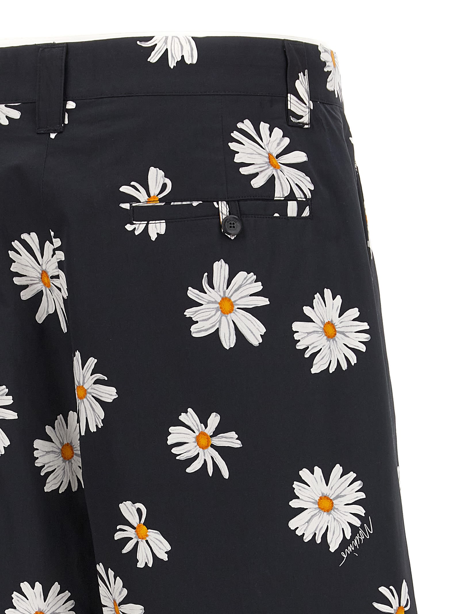 Moschino All-over Daisy Print Bermuda Shorts In Black