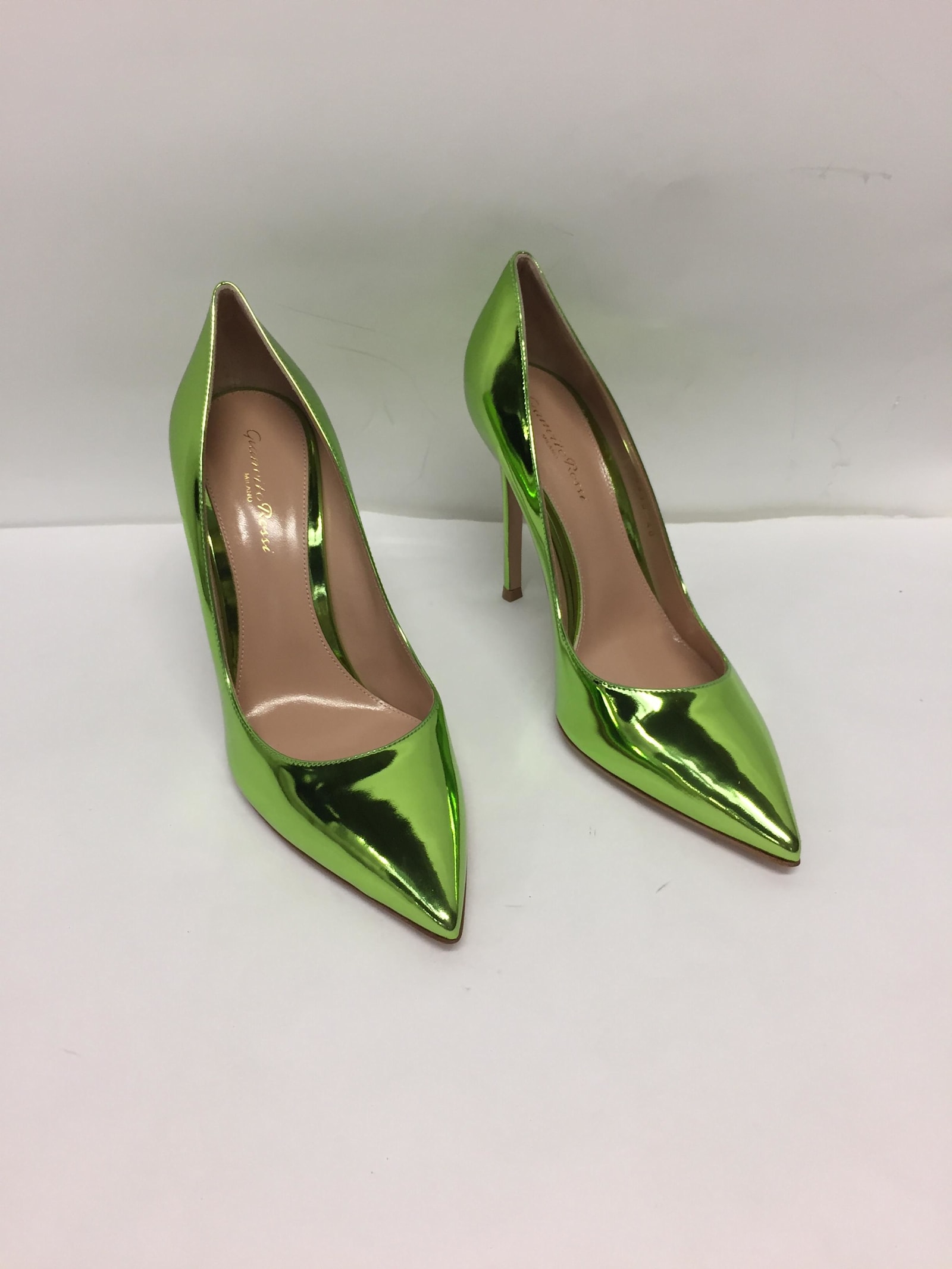 Leather Pointy-toe Pumps