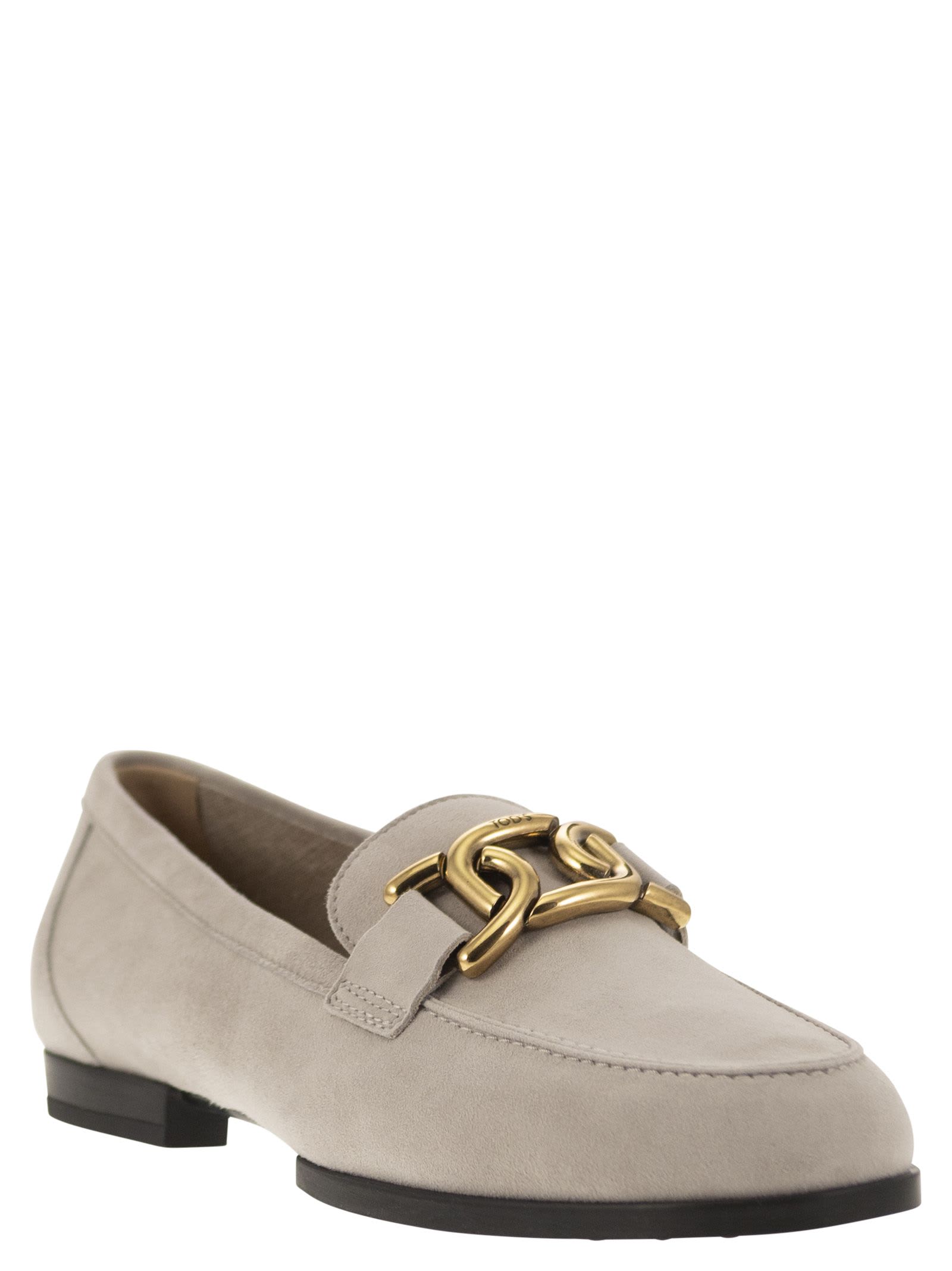 Tod's Suede Moccasins With Vintage Gold Chain Accessory In Grey