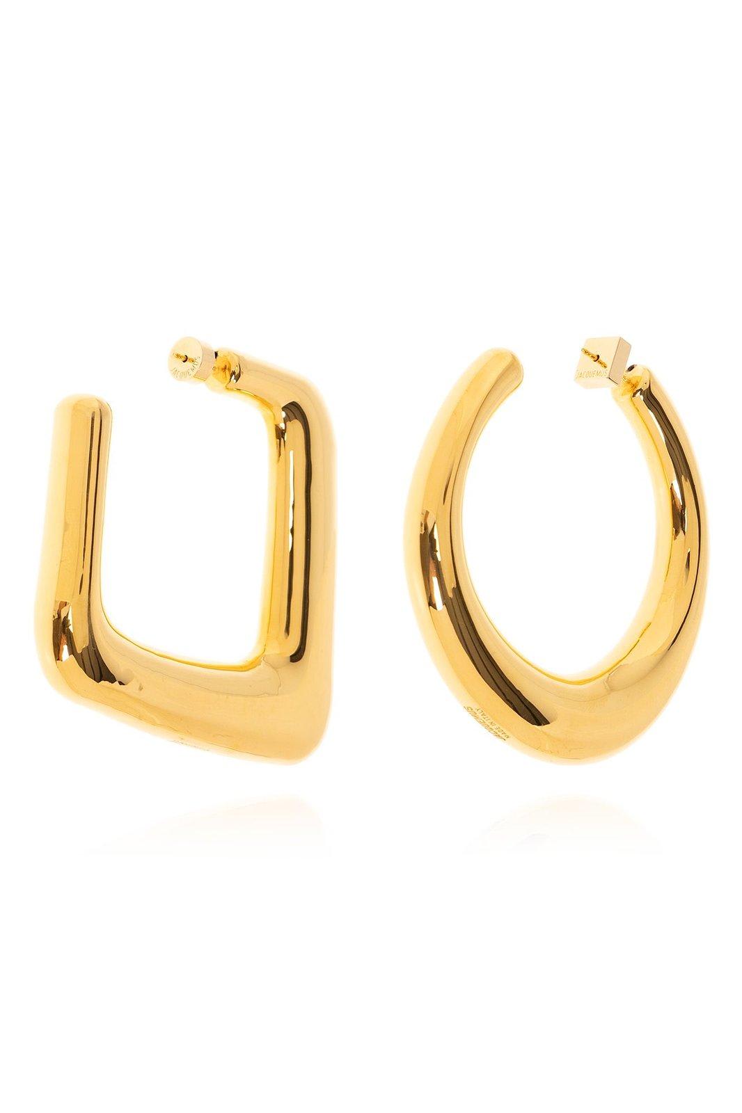 Shop Jacquemus Ovalo Asymmetrical Earrings In Golden