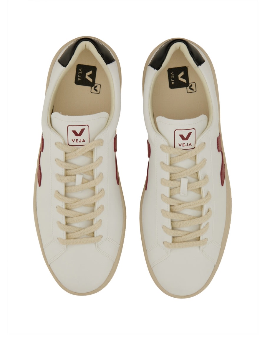 Shop Veja Sneaker Urca In White