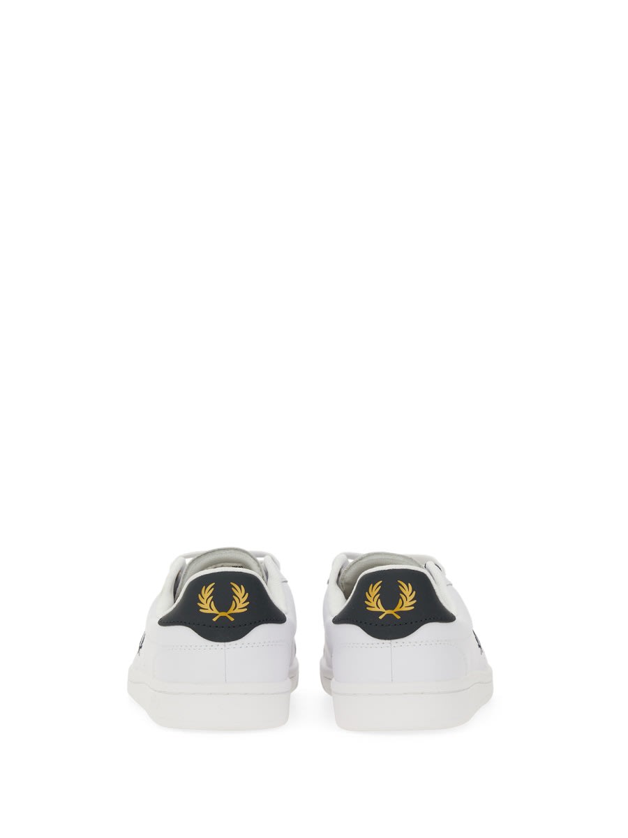 Shop Fred Perry Sneaker B721 In White
