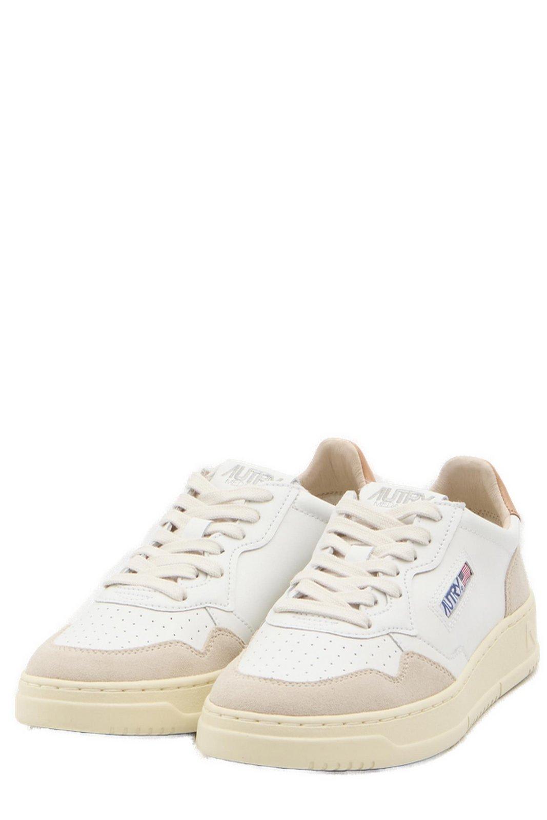 Autry Medalist Low-top Sneakers In White/neutrals
