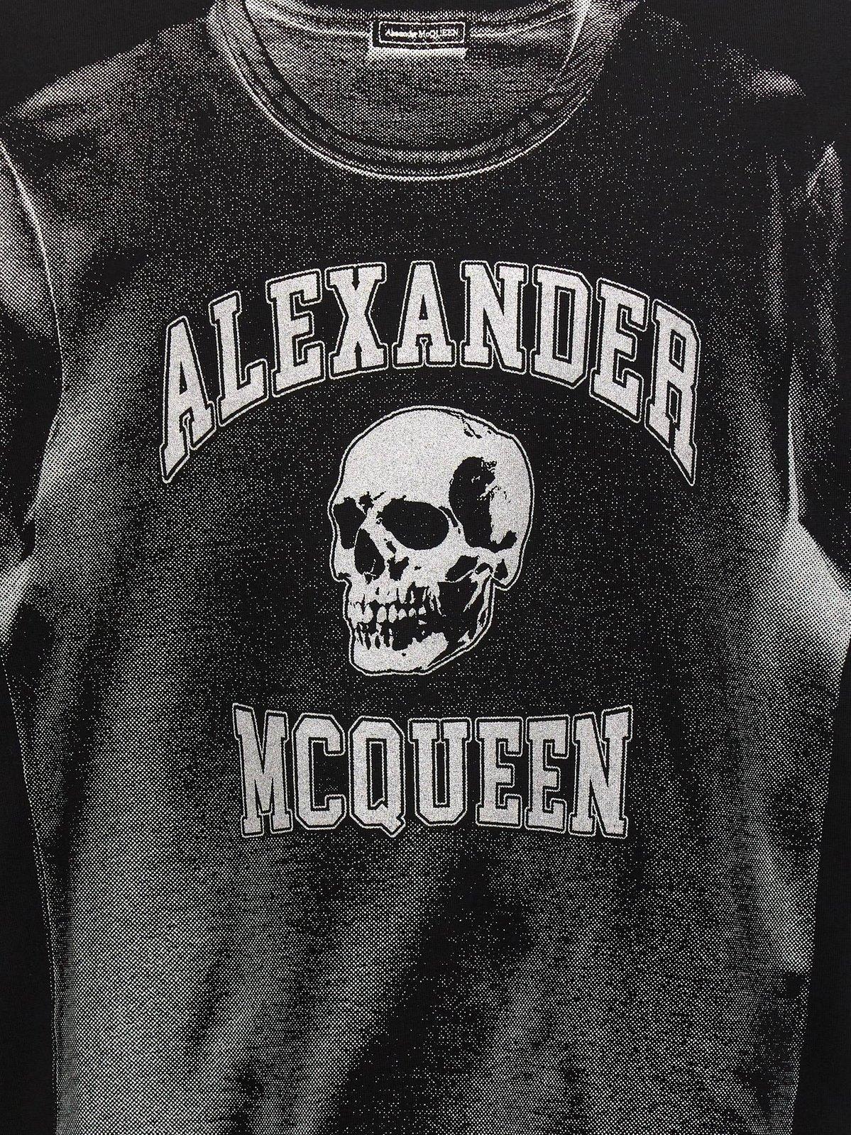 Shop Alexander Mcqueen Logo Printed Crewneck T-shirt In Nero E Grigio