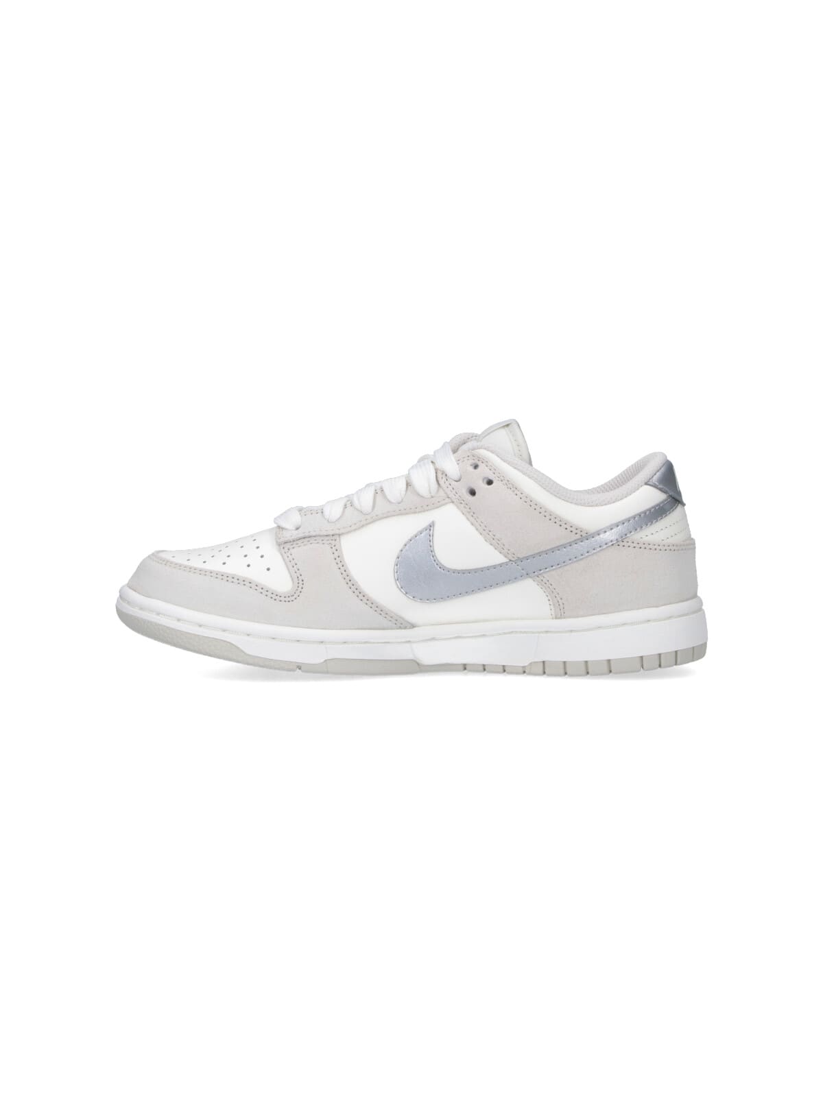 Nike Dunk Low Retro Sneakers In White