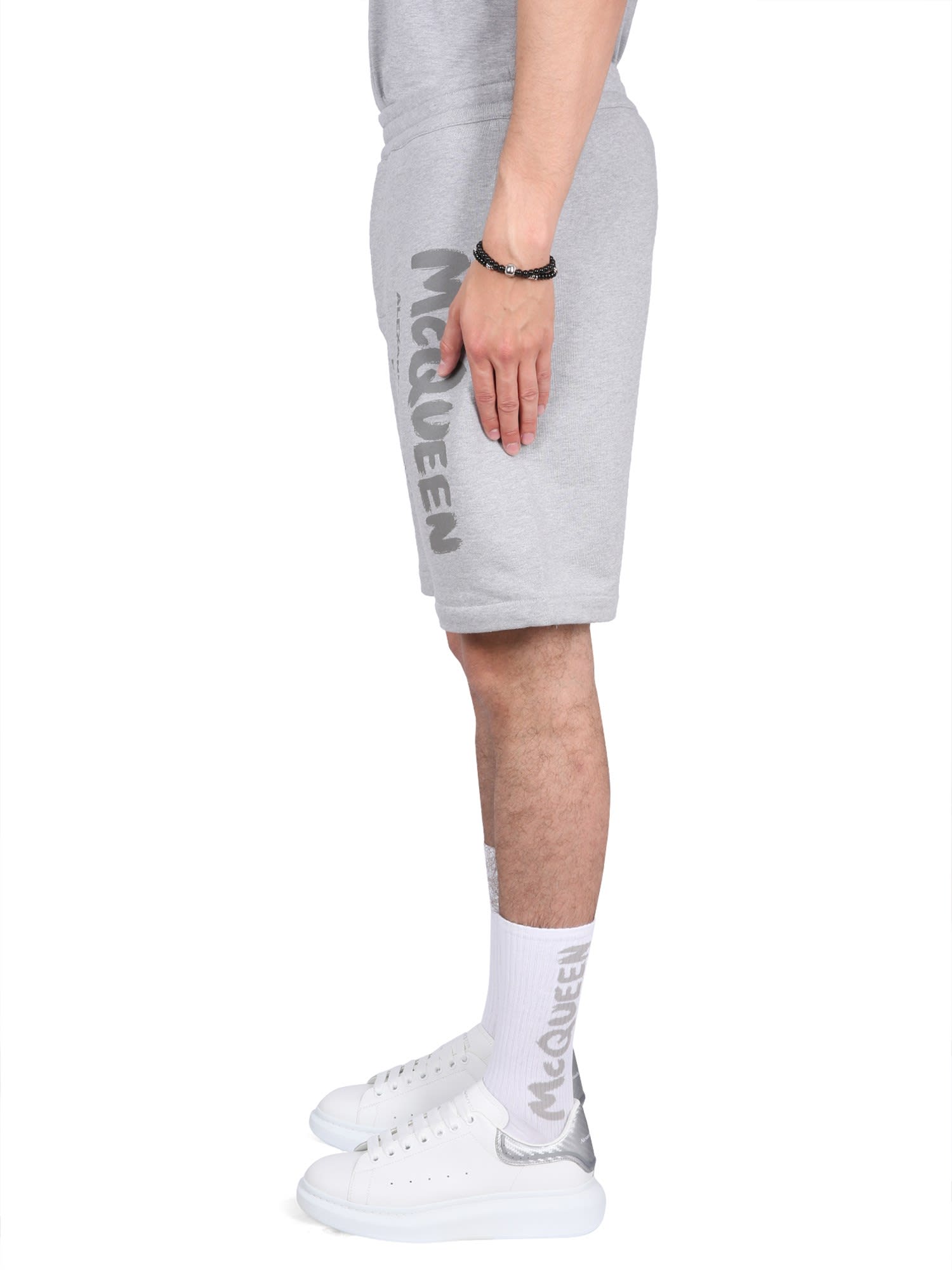 Alexander Mcqueen Graffiti Sweat Shorts In Grigio