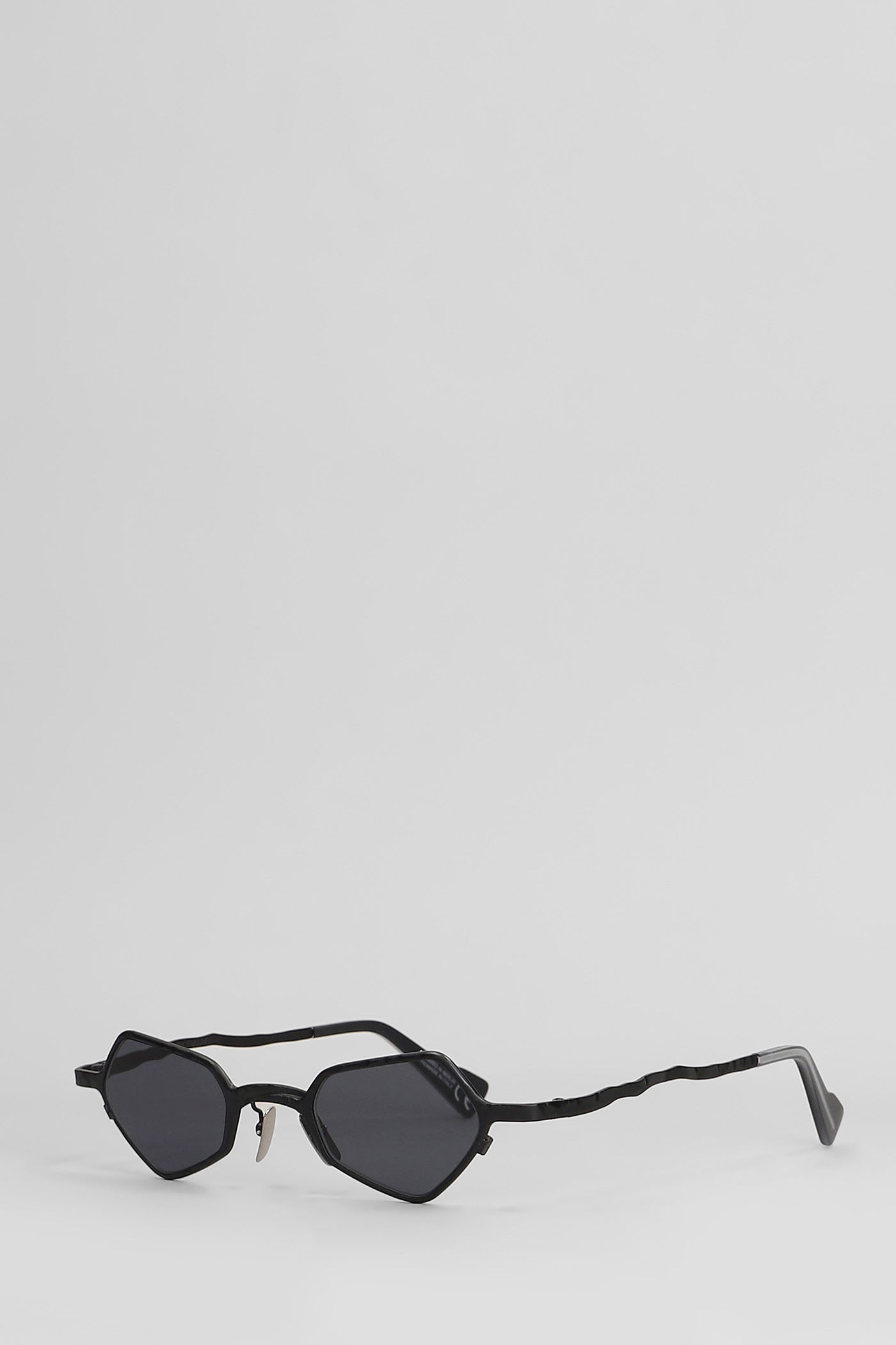Kuboraum Z25 Sunglasses In Grey Metal Alloy In Black