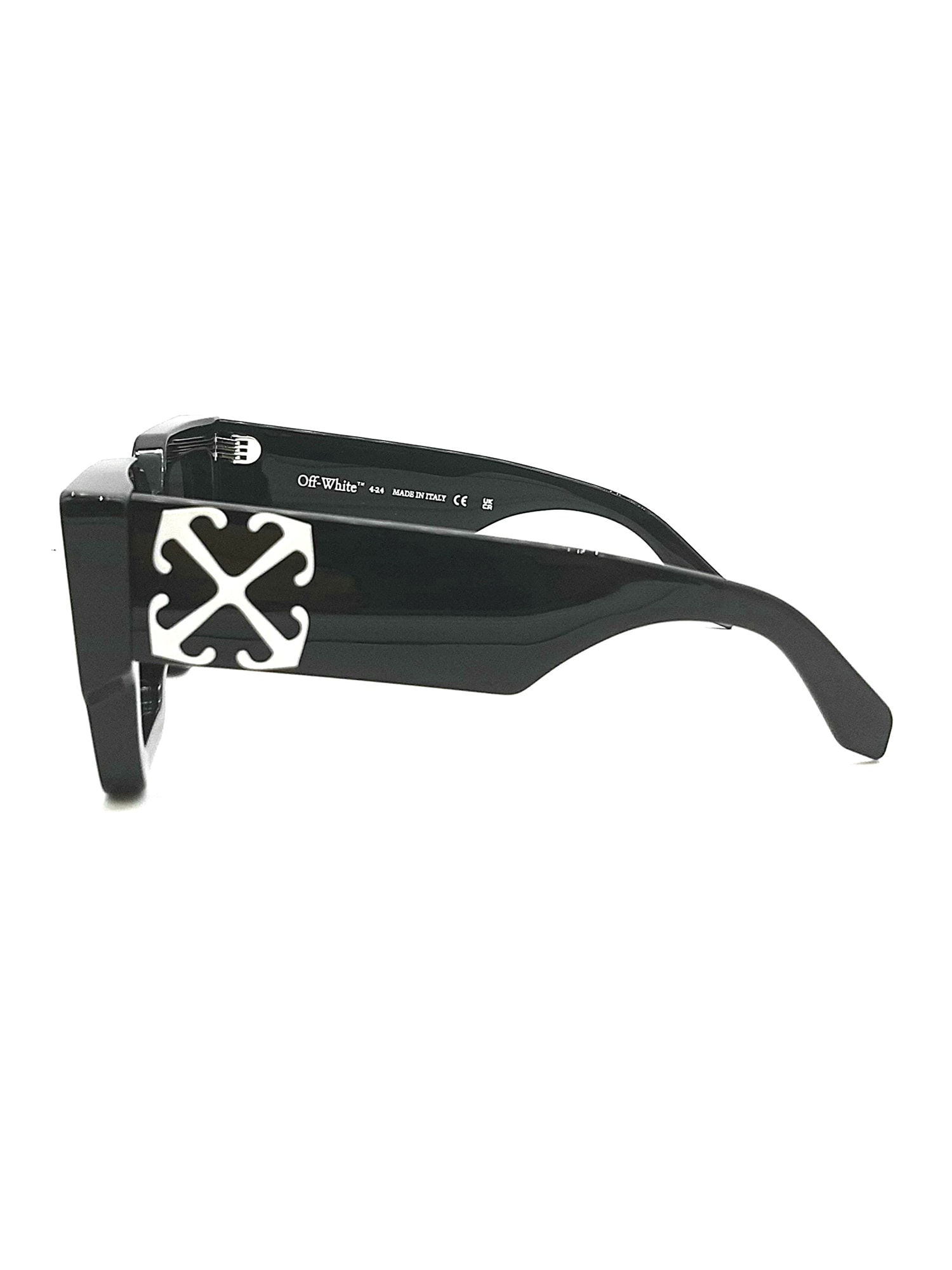 Shop Off-white Oeri128 Catalina Sunglasses Sunglasses In Black Dark Grey