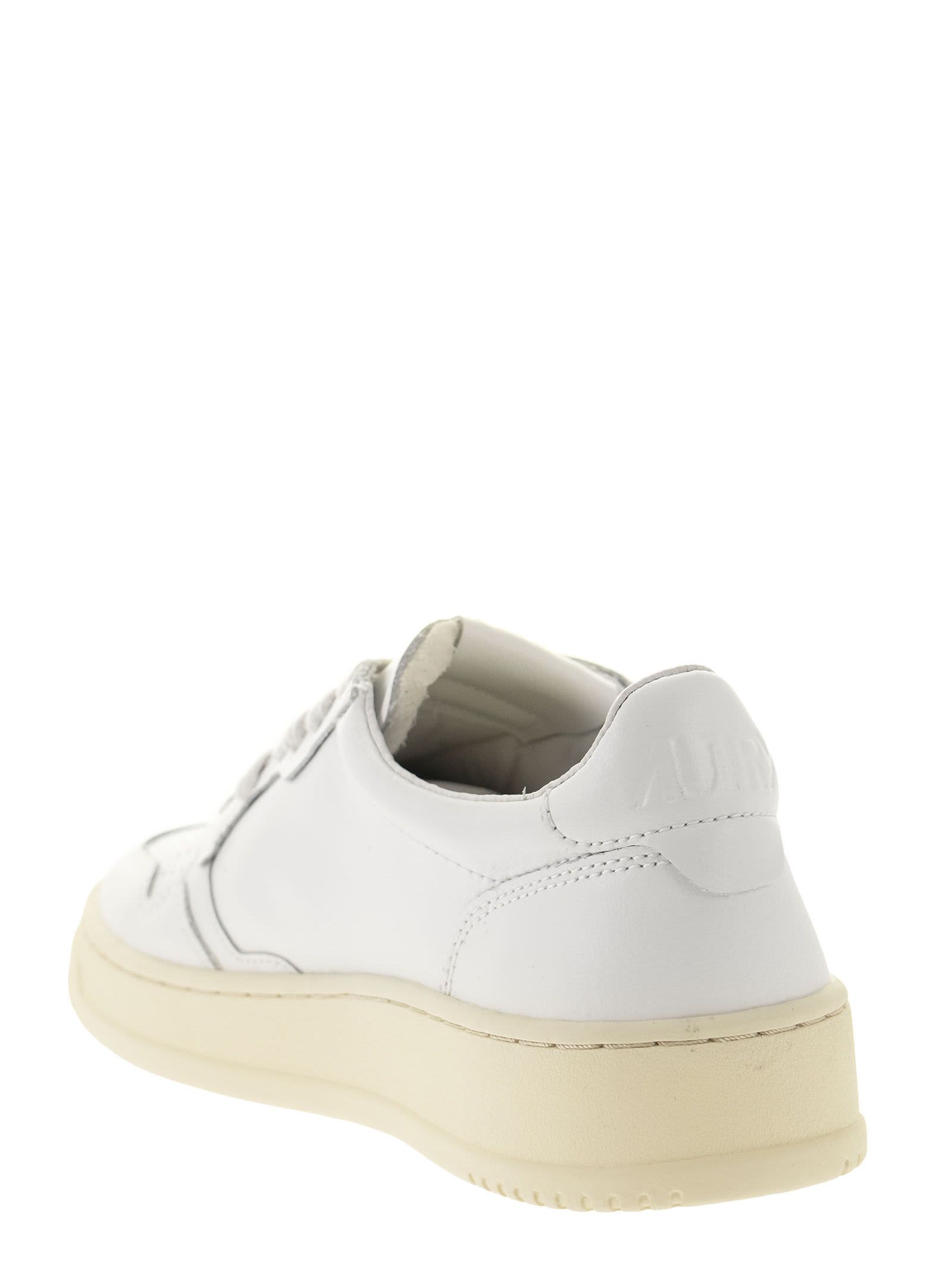 Autry Medalist Low White Sneakers With Suede Inserts And Tonal Heel Tab In Leather Man In Bianco