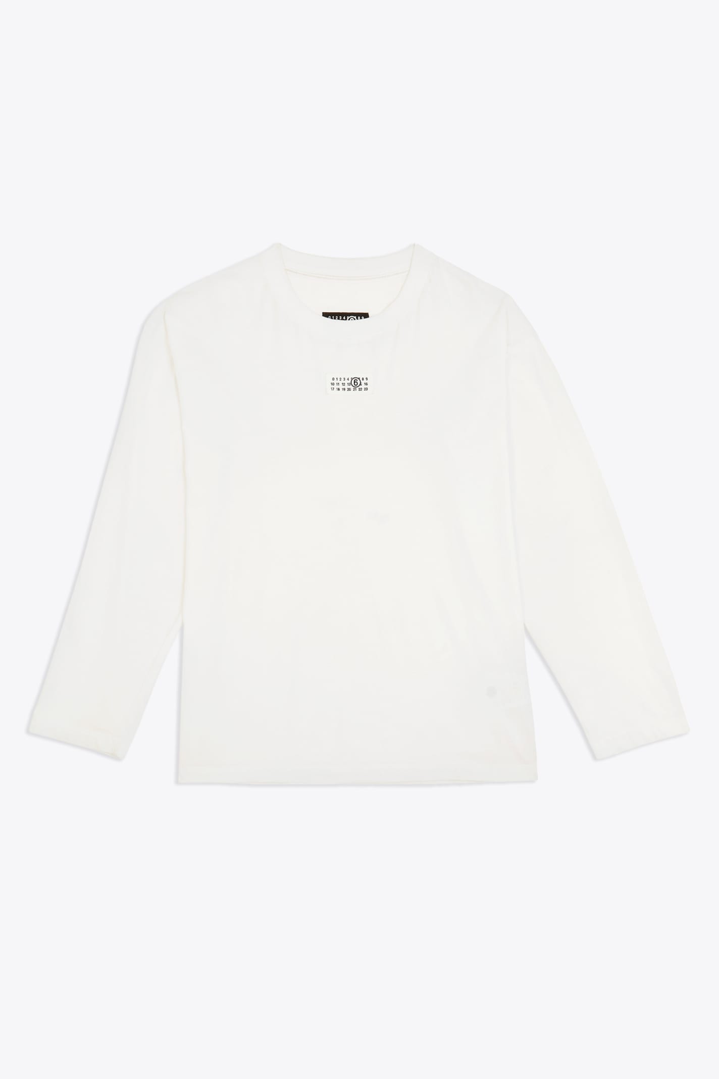 T-shirt White cotton t-shirt with long sleeves and front logo tag