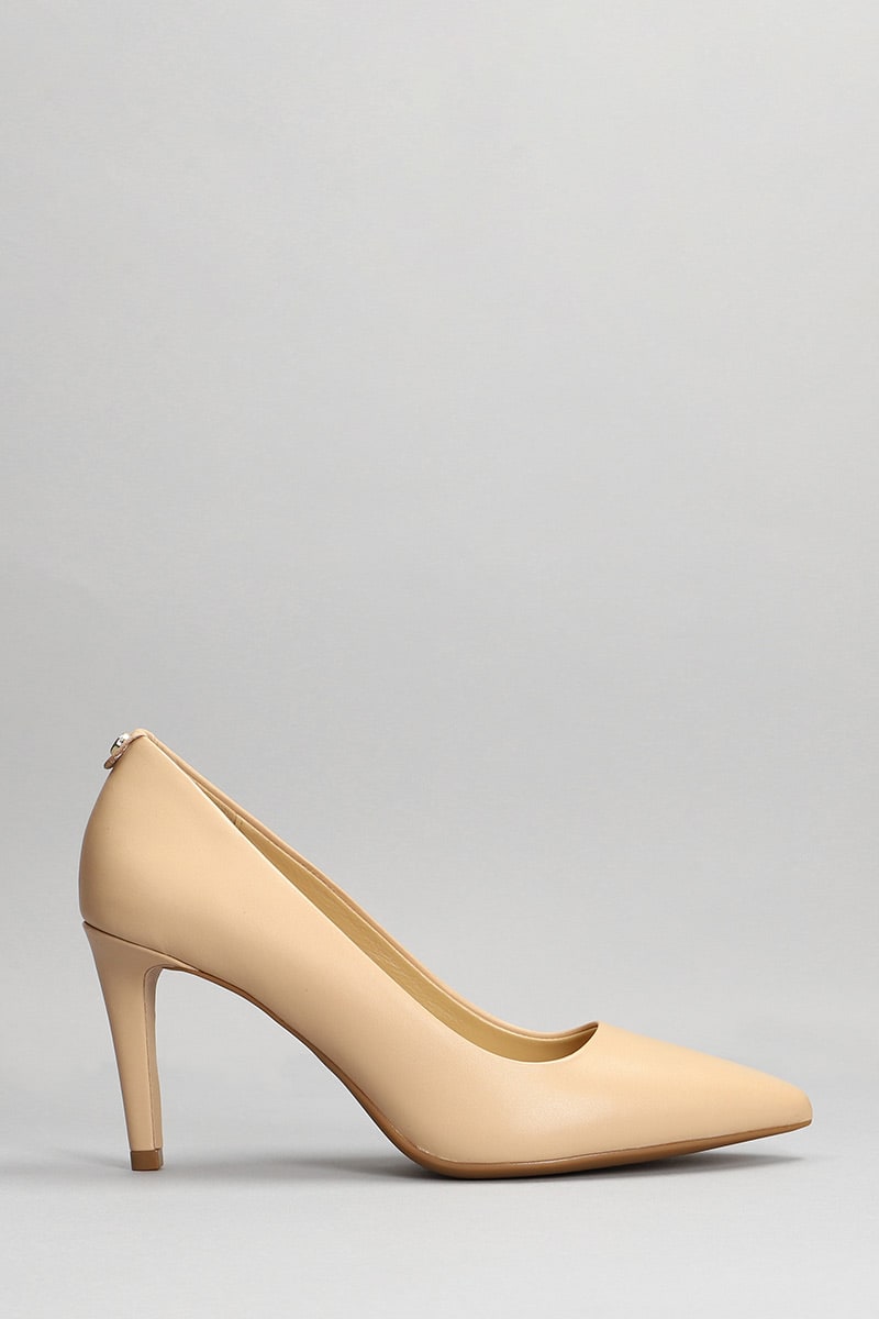 Michael Kors Dorothy Pumps In Powder Leather