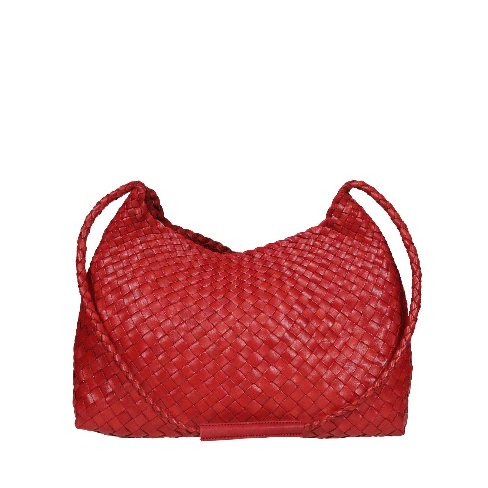 Shop Dragon Diffusion Santa Rosa Handwoven Shoulder Bag In Red