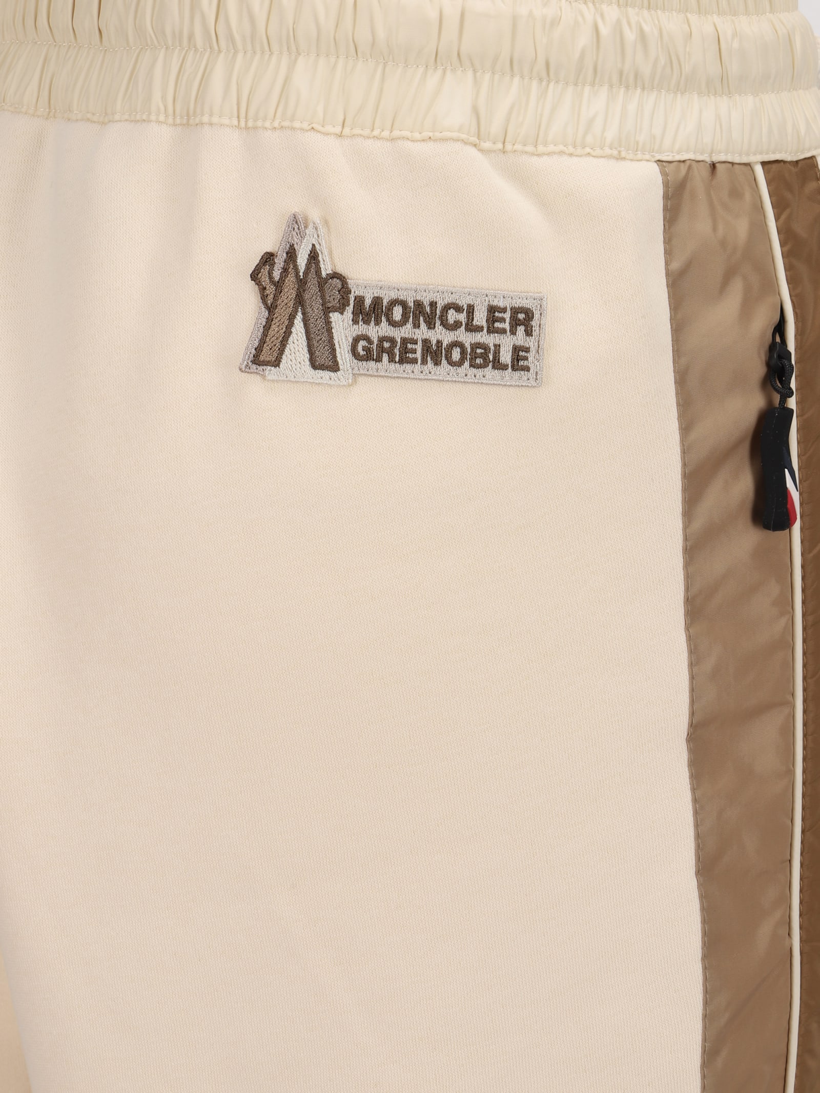 Shop Moncler Sweatpants In 034