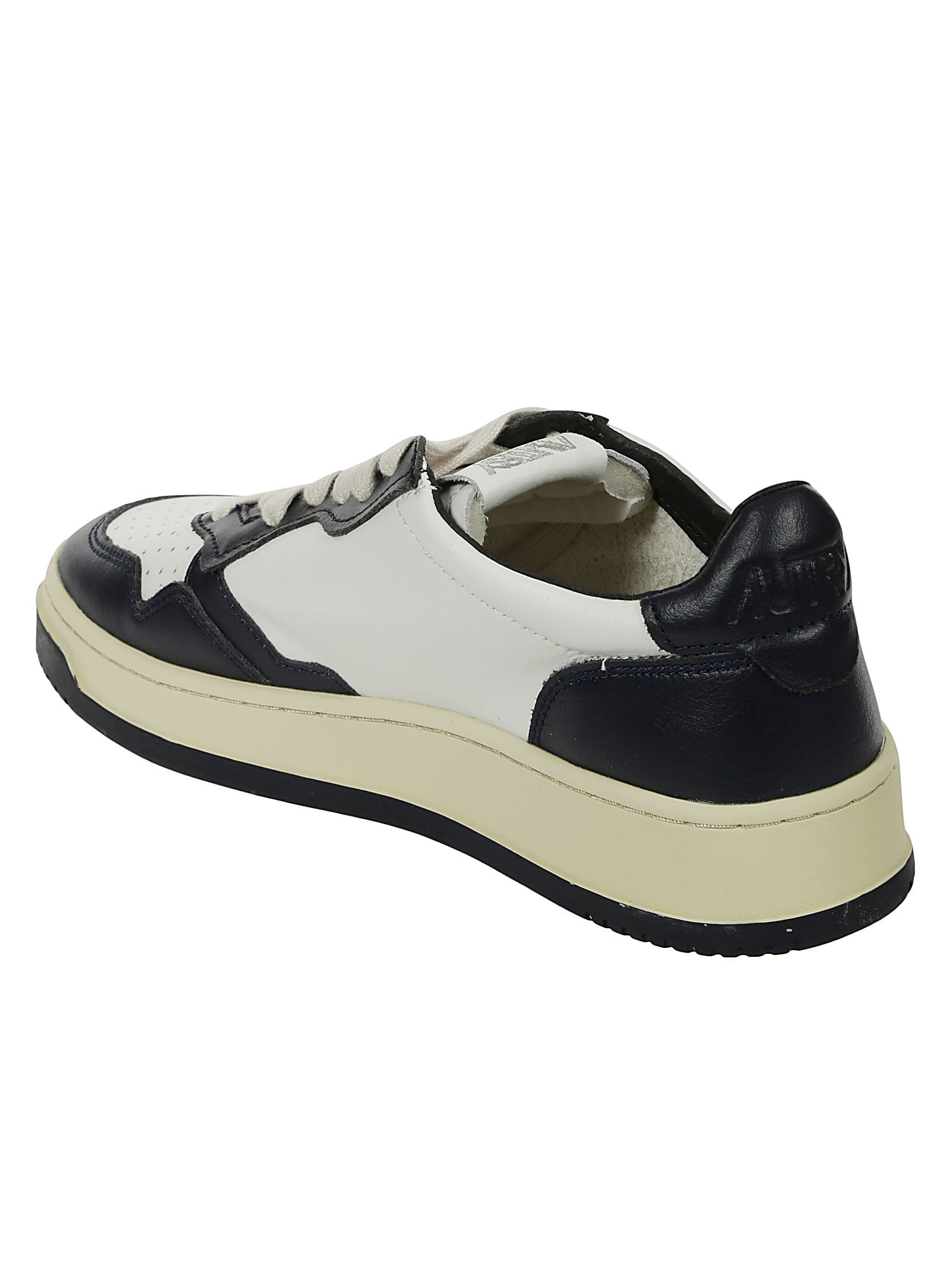 Shop Autry 01 Low Leather In Bianco