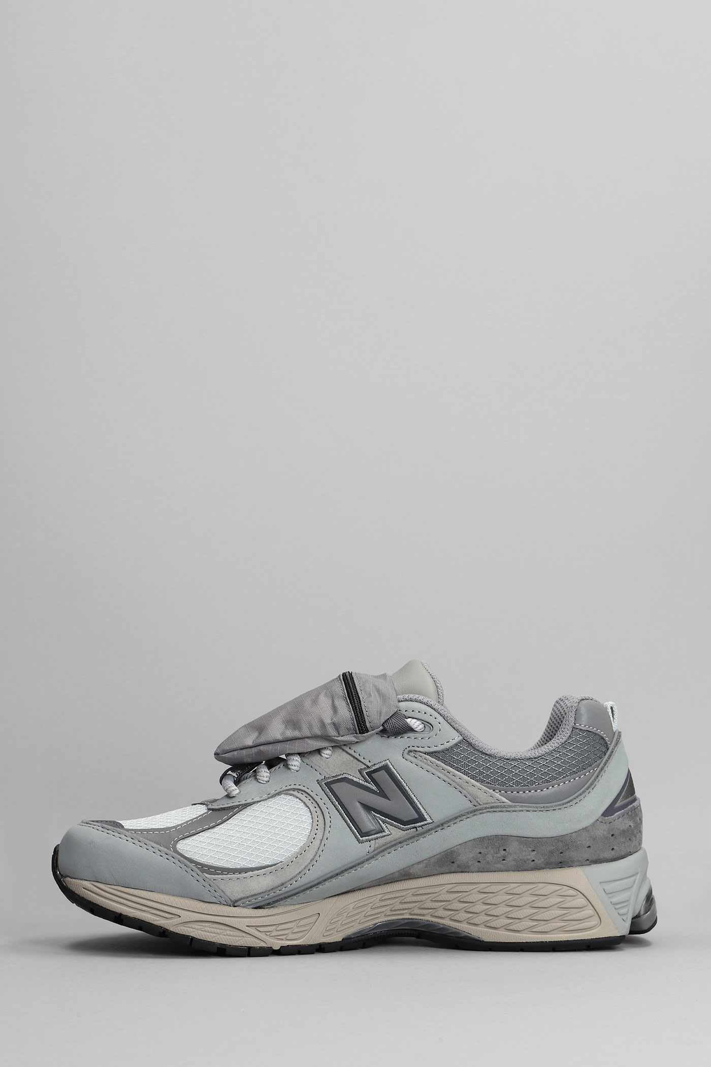 NEW BALANCE 2002R SNEAKERS IN GREY SYNTHETIC FIBERS 