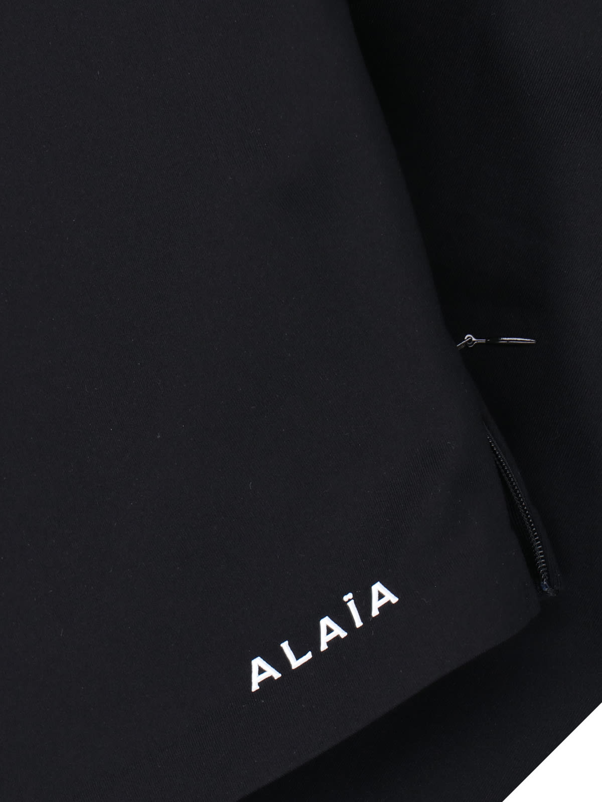 Shop Alaïa Logo Crop T-shirt In Black