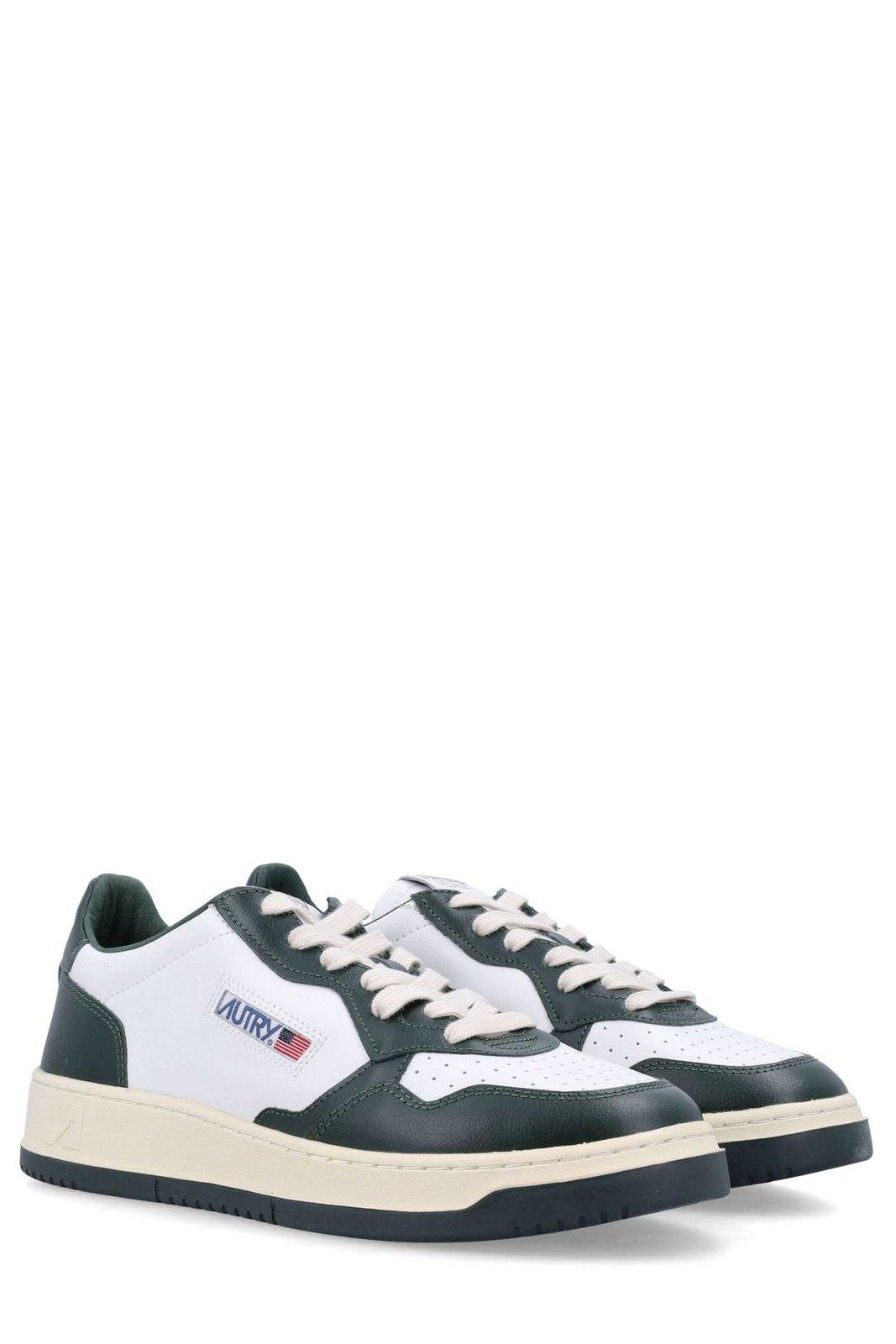 Shop Autry Medalist Low Bicolor Sneakers In Bianco Verde