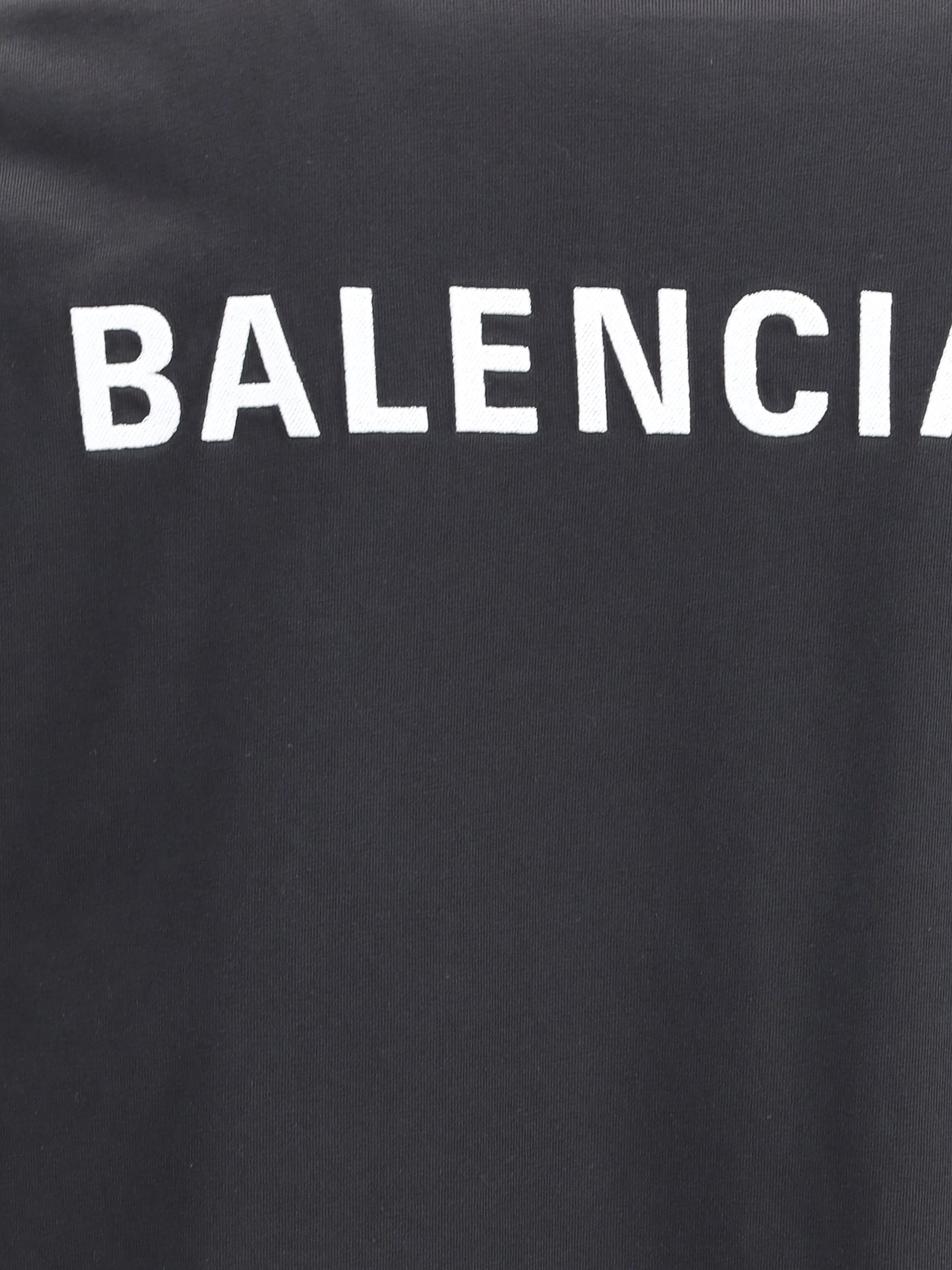 Balenciaga Men Black Crewneck T-shirt With Logo Lettering On The Front And Logo Patch On The Sleeve  In Gray