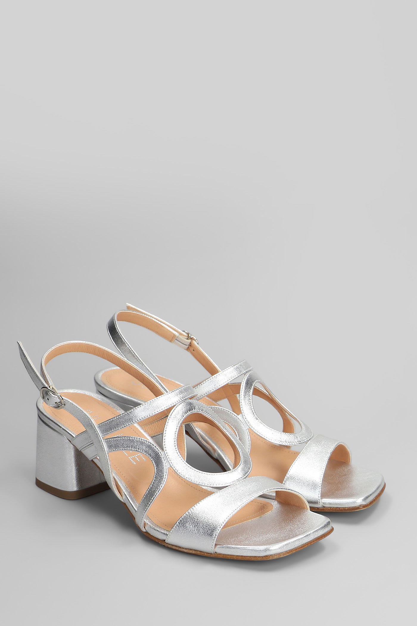Julie Dee Pumps In Silver Leather