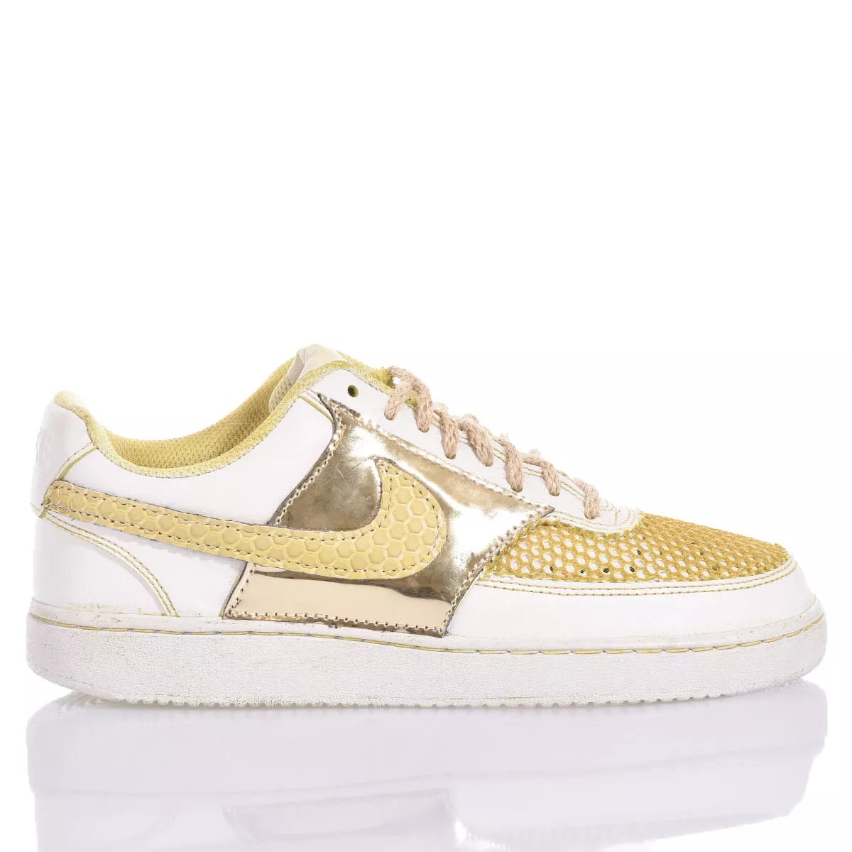 Shop Mimanera Nike Bee