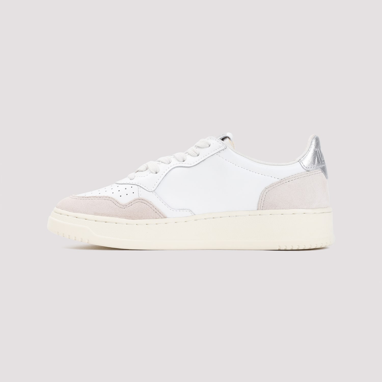 Autry Medalist Low Sneakers In Wht Silver