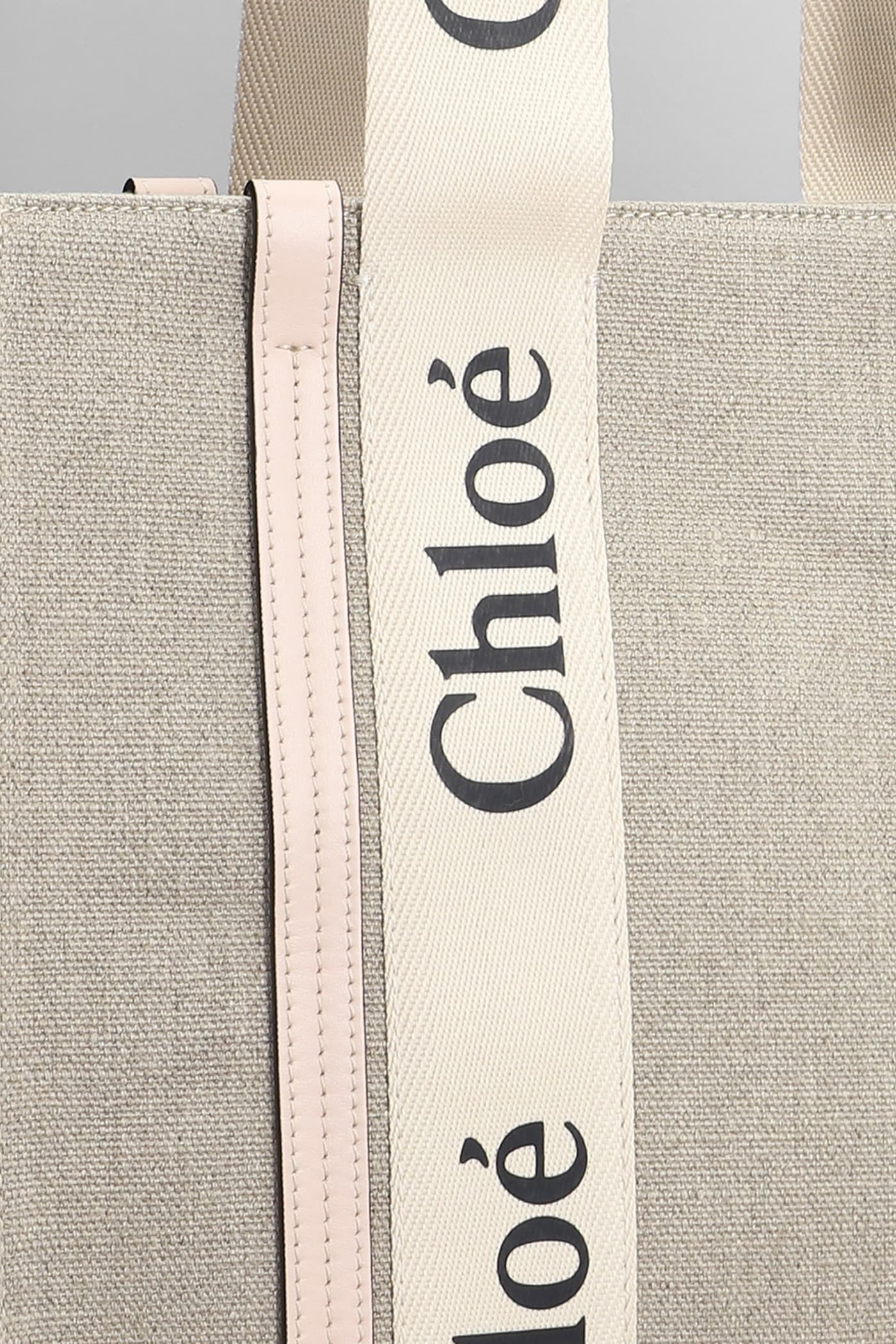 Shop Chloé Woody Tote In Beige Canvas