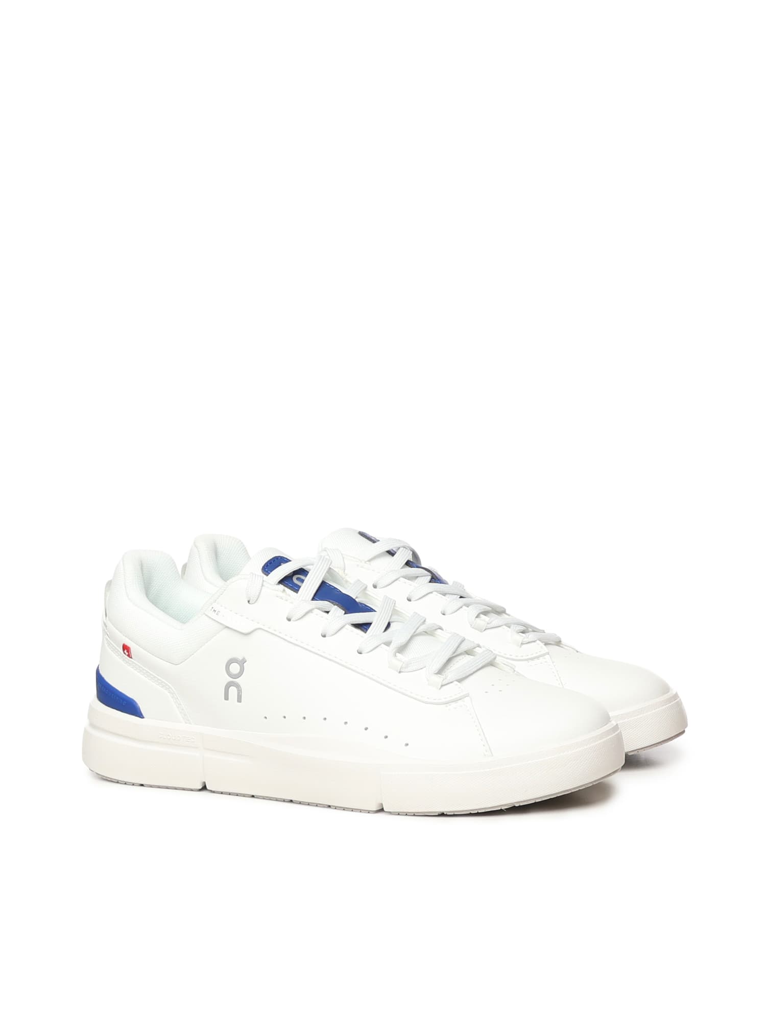 On The Roger Advantage Sneakers In White