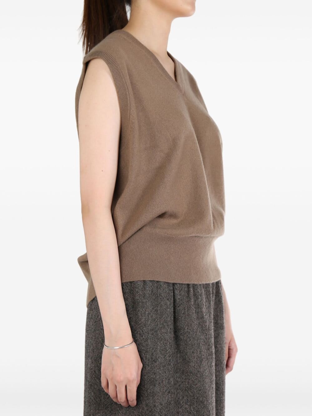 Shop Extreme Cashmere Gilet Cash Stretch In Chai