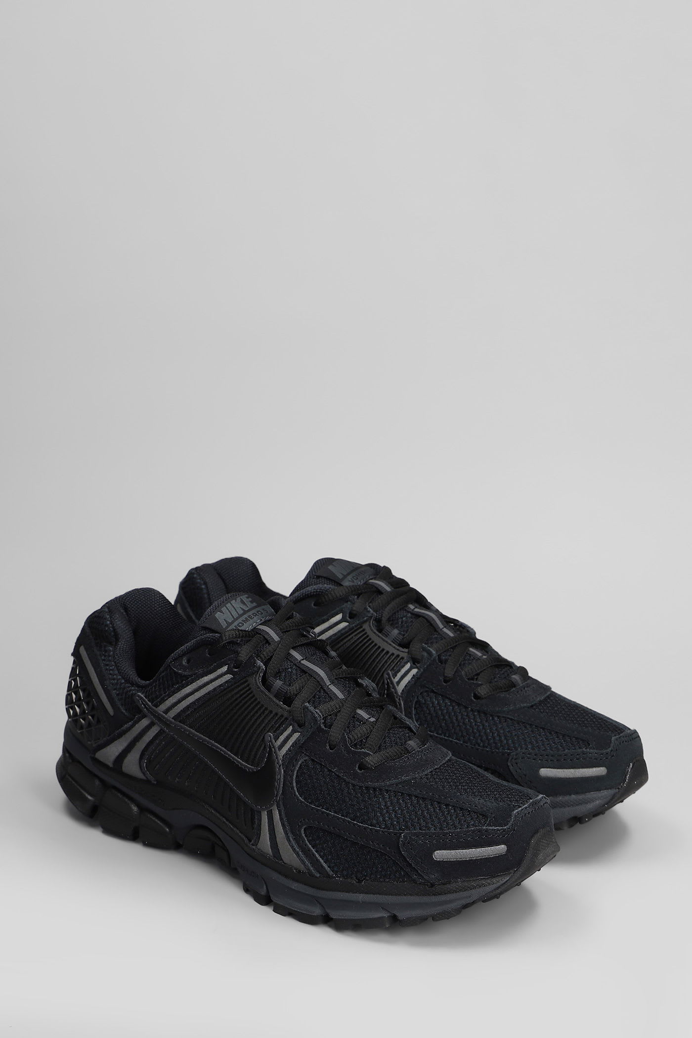 Nike Zoom Vomero 5 Sneakers In Black Leather And Fabric In Black