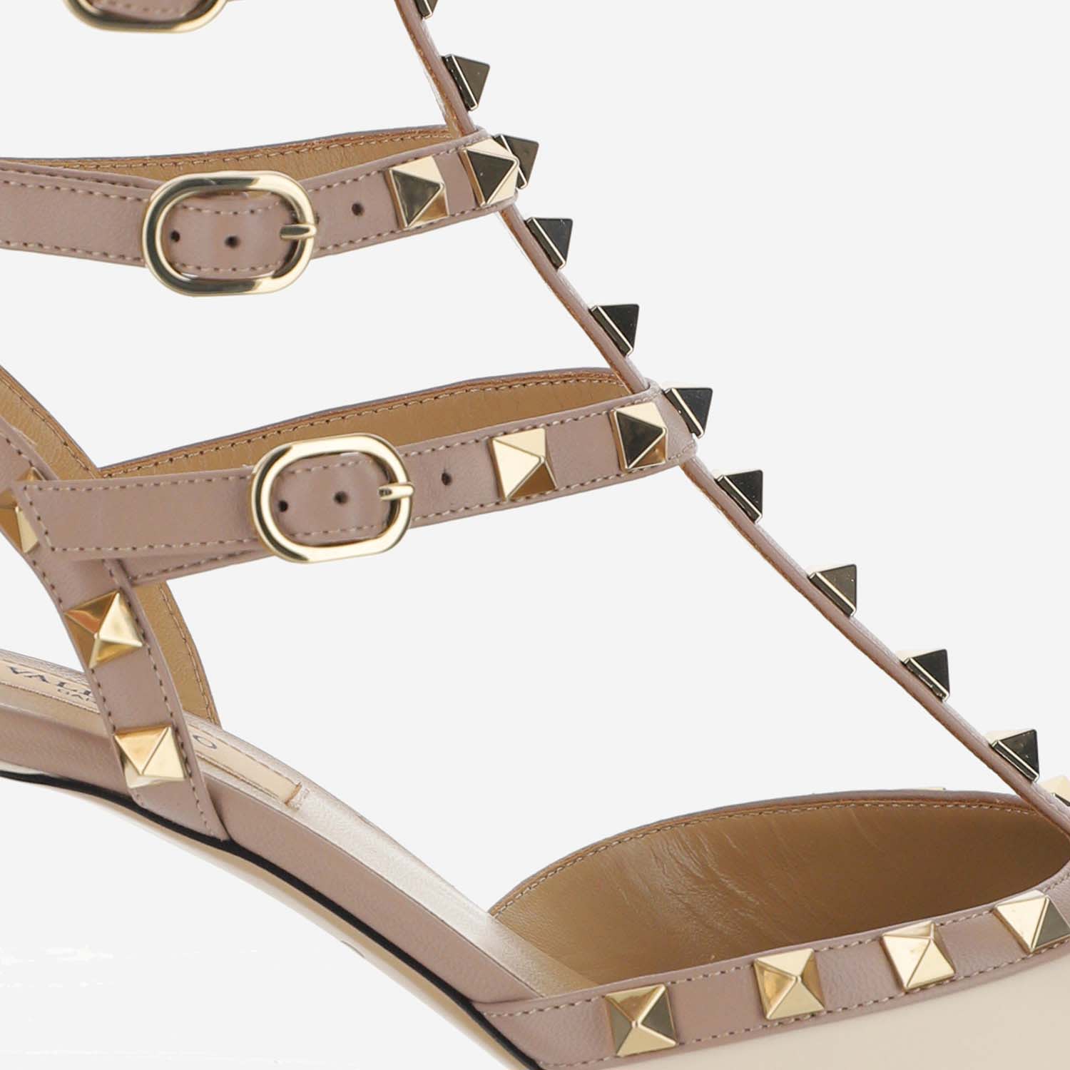 Shop Valentino Dècolletè Rockstud 65mm In Beige