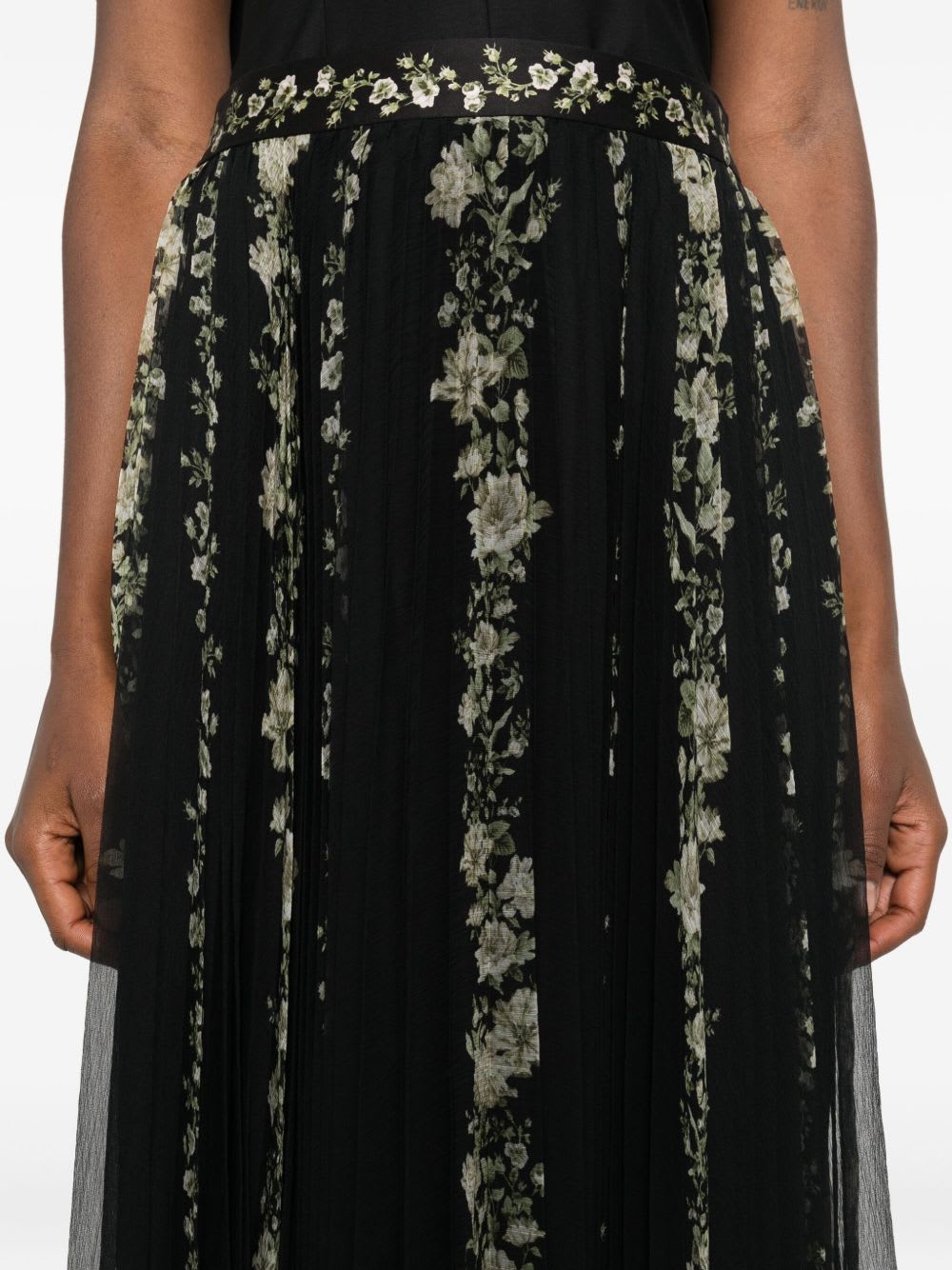 Alice And Olivia Long Skirt In Black