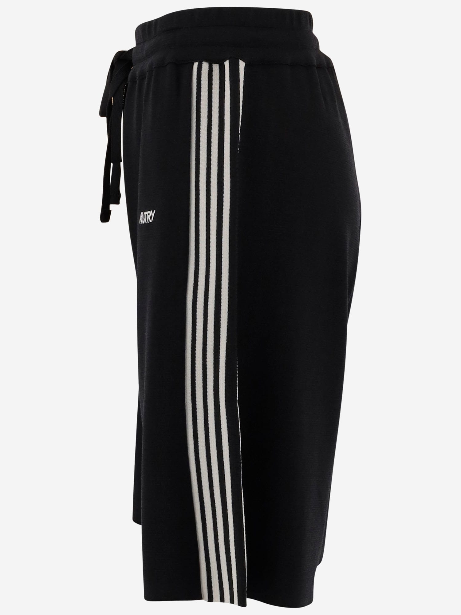 Autry Viscose Blend Logo Short Pants In Black