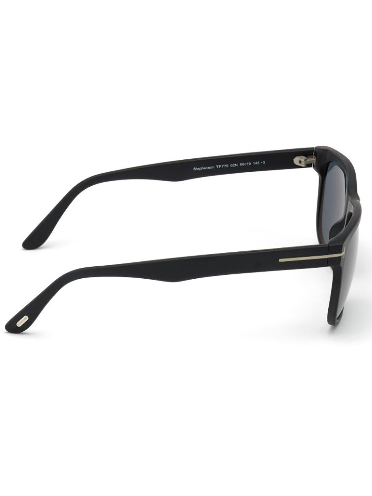 Shop Tom Ford Stephenson Sunglasses In 02n