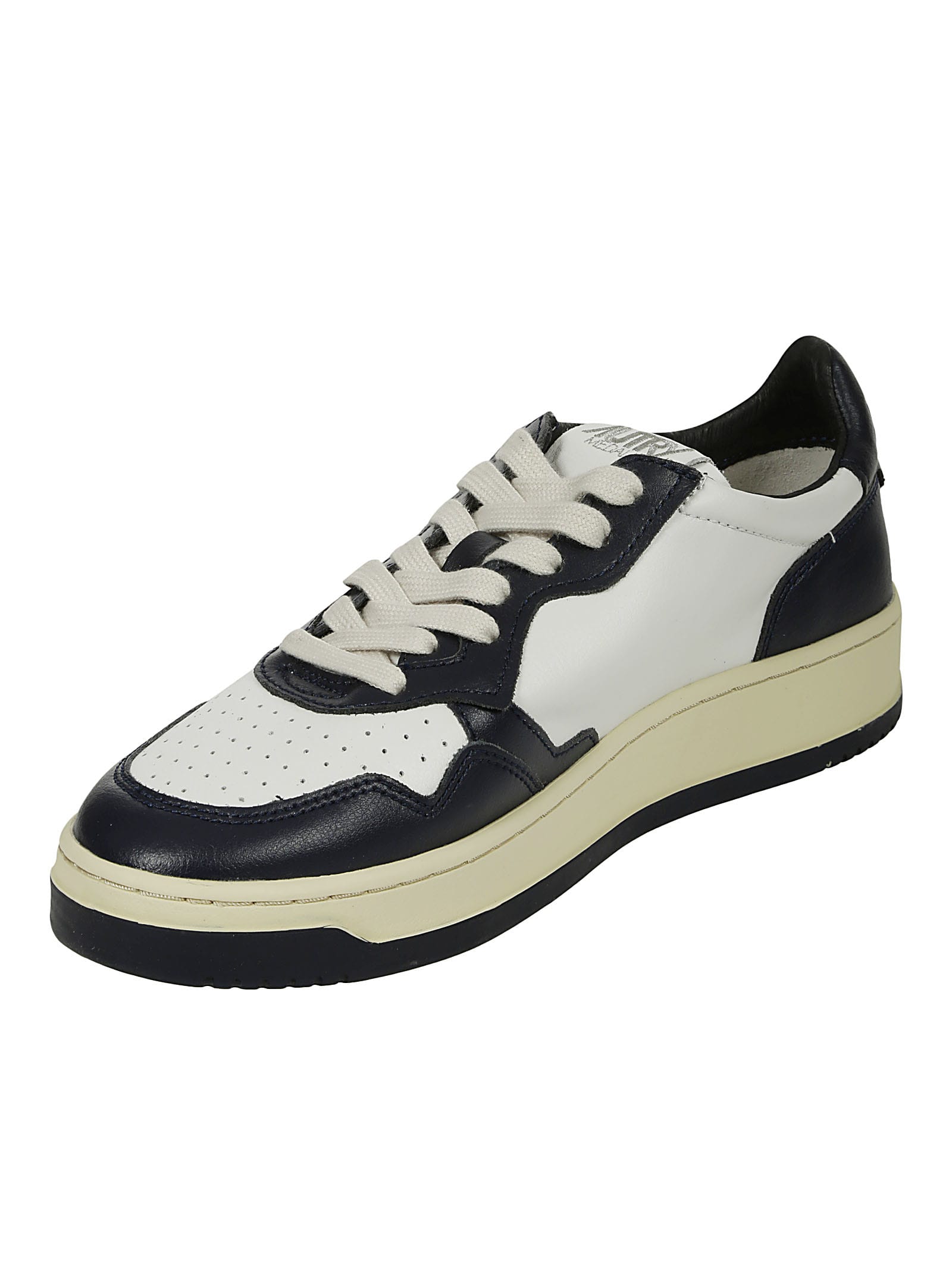 Shop Autry 01 Low Leather In Bianco