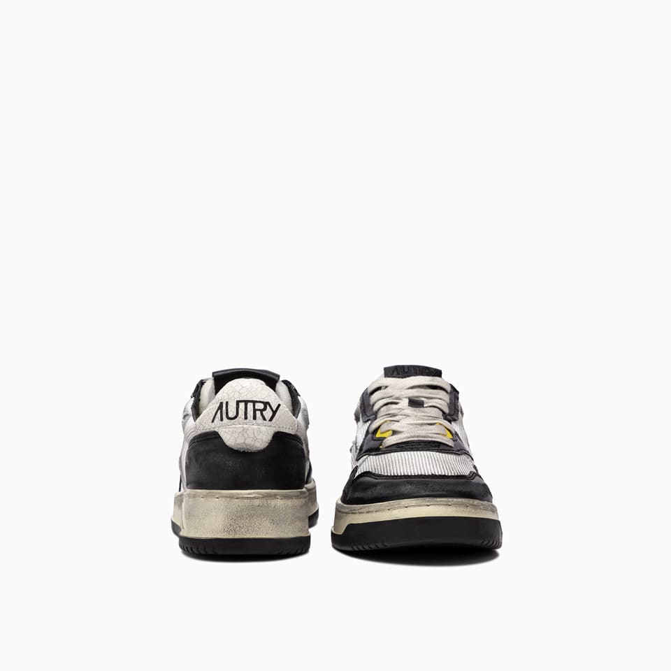 Shop Autry Super Vintage Low Sneakers Avlm Ms10 In Wht/silver