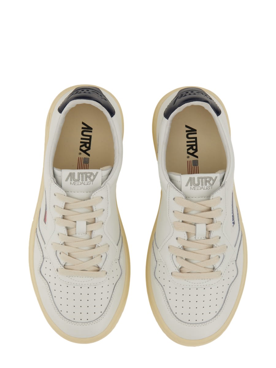 Autry Medalist Low Sneaker In White