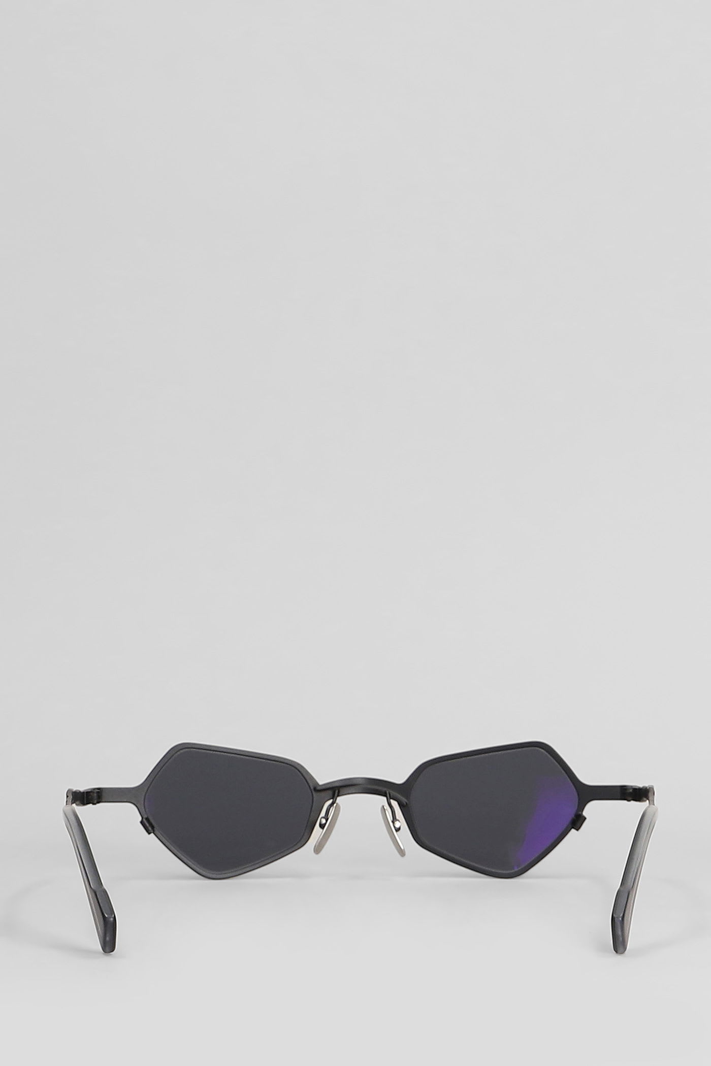 Kuboraum Z25 Sunglasses In Grey Metal Alloy In Black