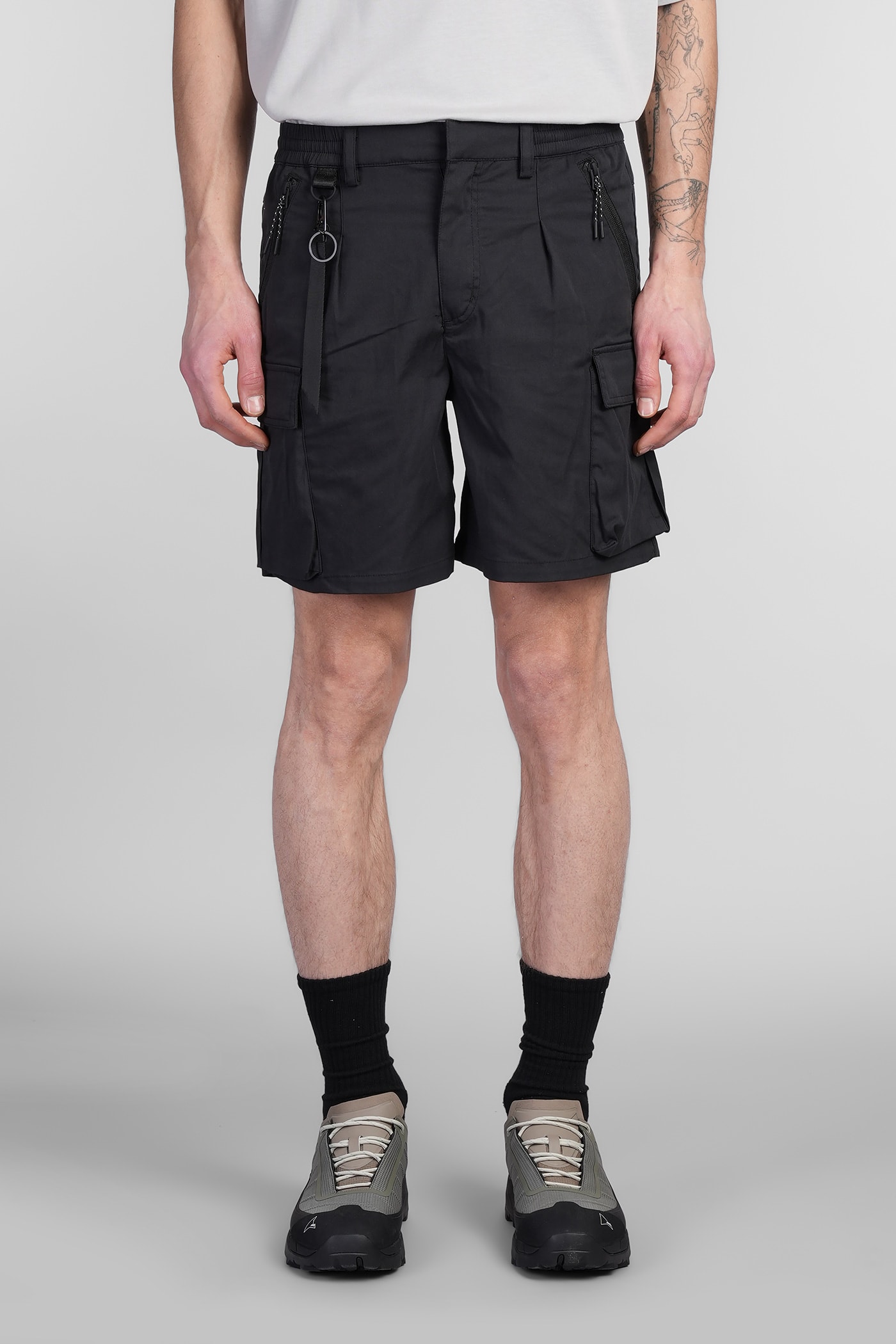 Utility Cargo Short Shorts In Black Cotton