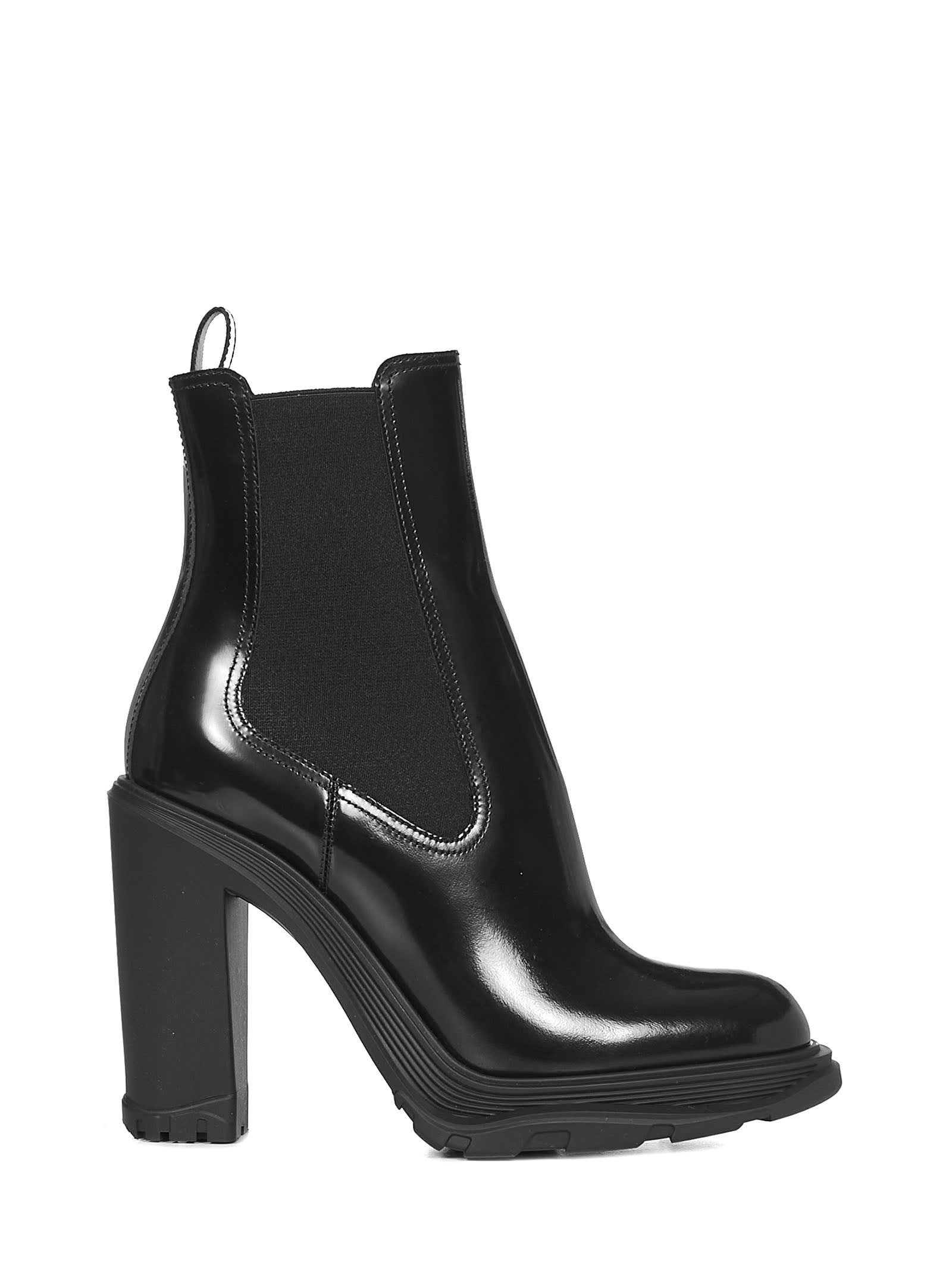 chelsea boots with tread