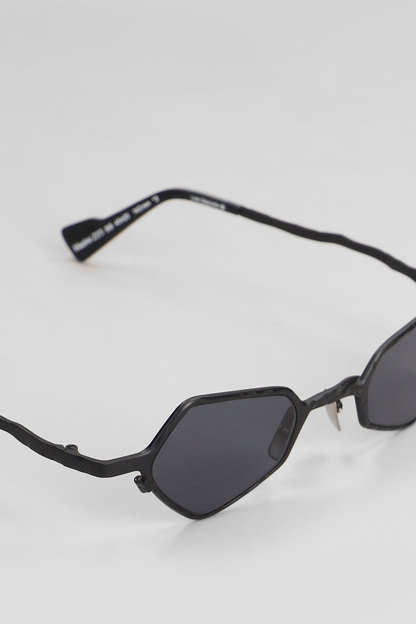 Kuboraum Z25 Sunglasses In Grey Metal Alloy In Black