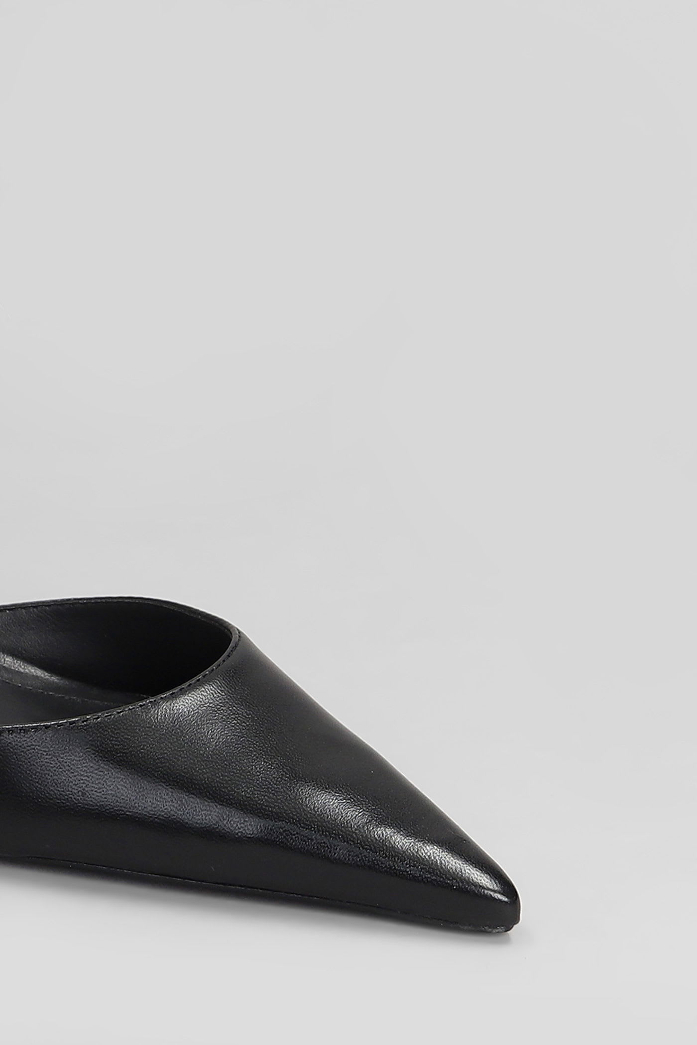 Schutz Skye Pump Mid Pumps In Black Leather In Black