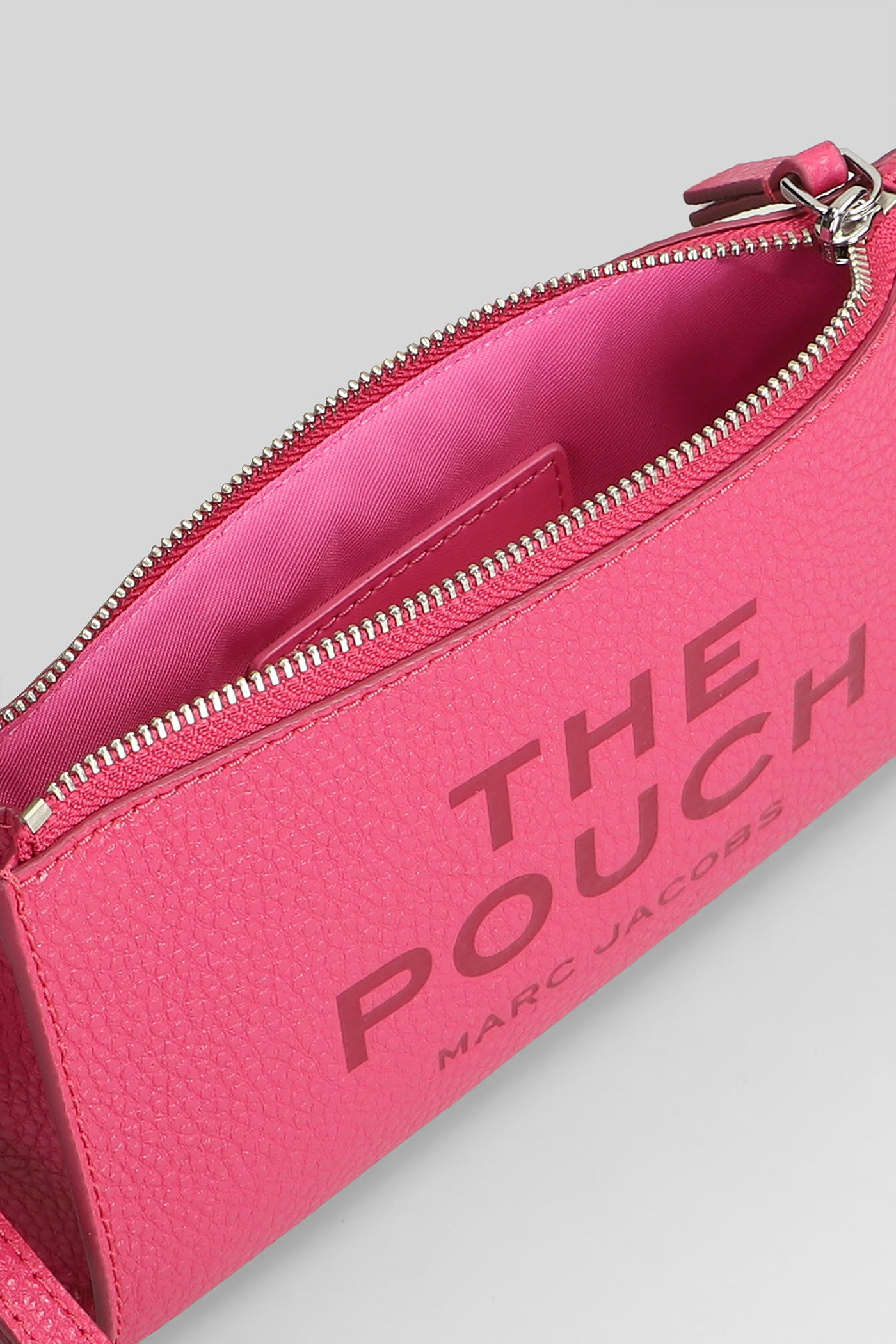 Marc Jacobs The Pouch Clutch In Fuxia Leather In Pink