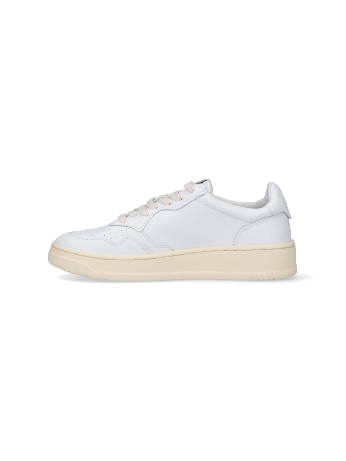 Shop Autry Medialist Low Sneakers In Bianco