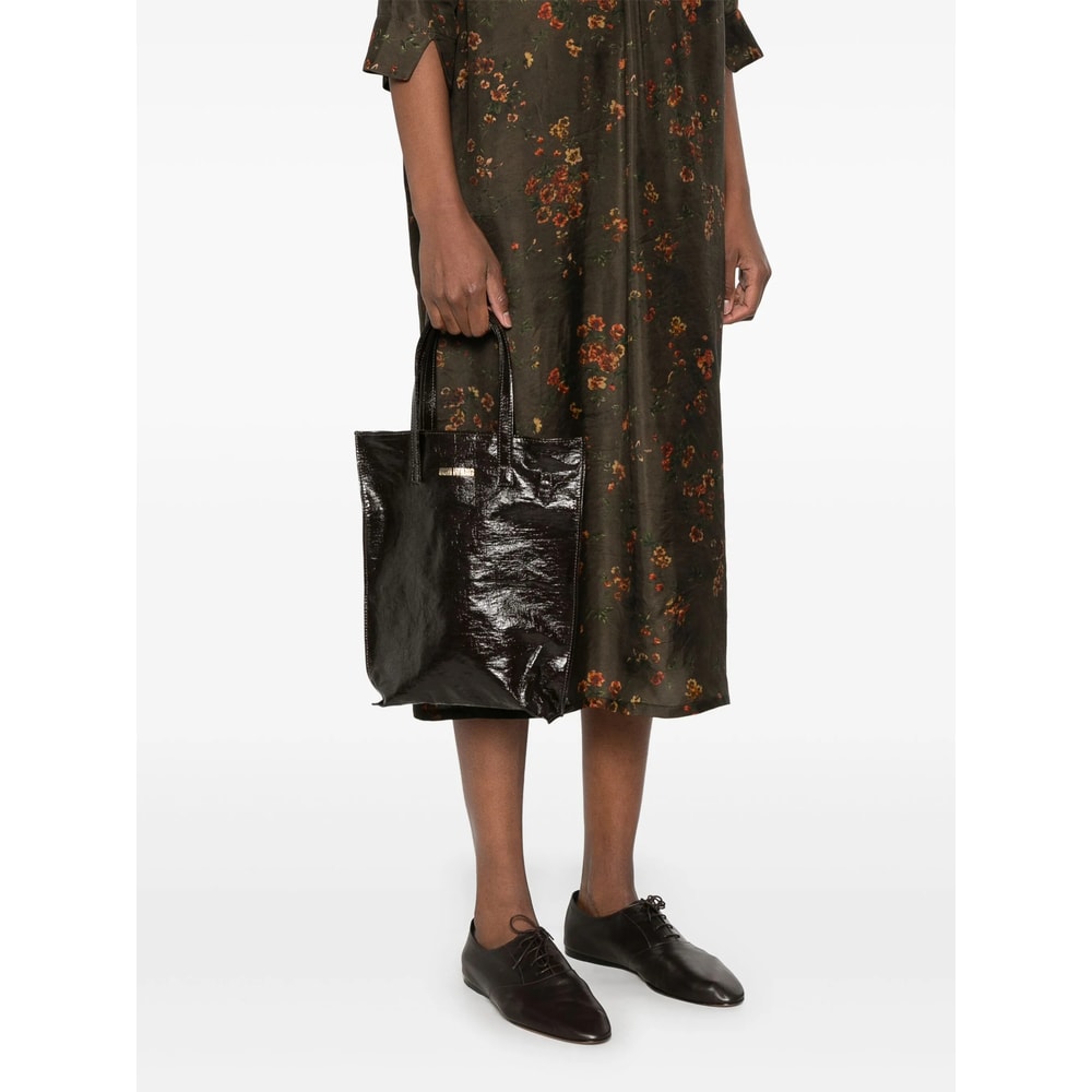 Uma Wang Carry A Handbag With Both Hands In Black