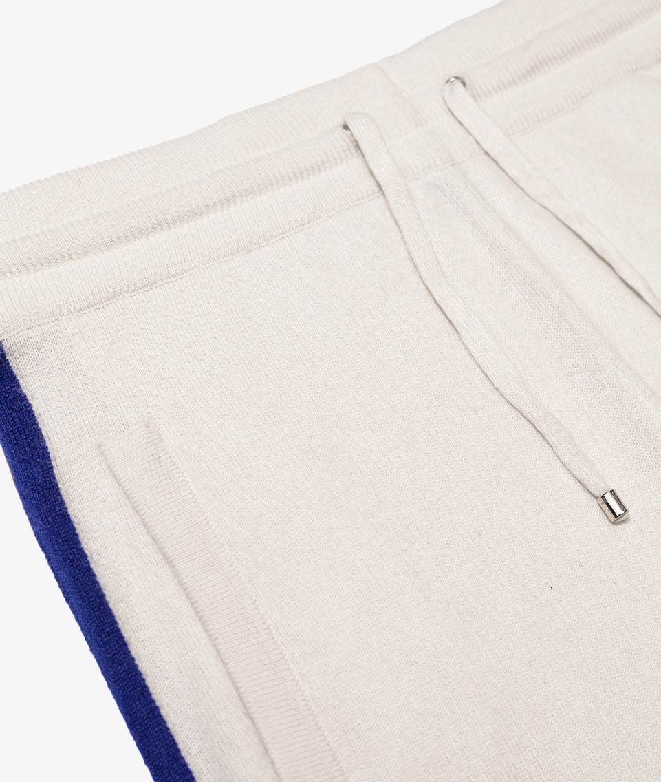 Larusmiani Trousers Ski Collection Pants In Ivory